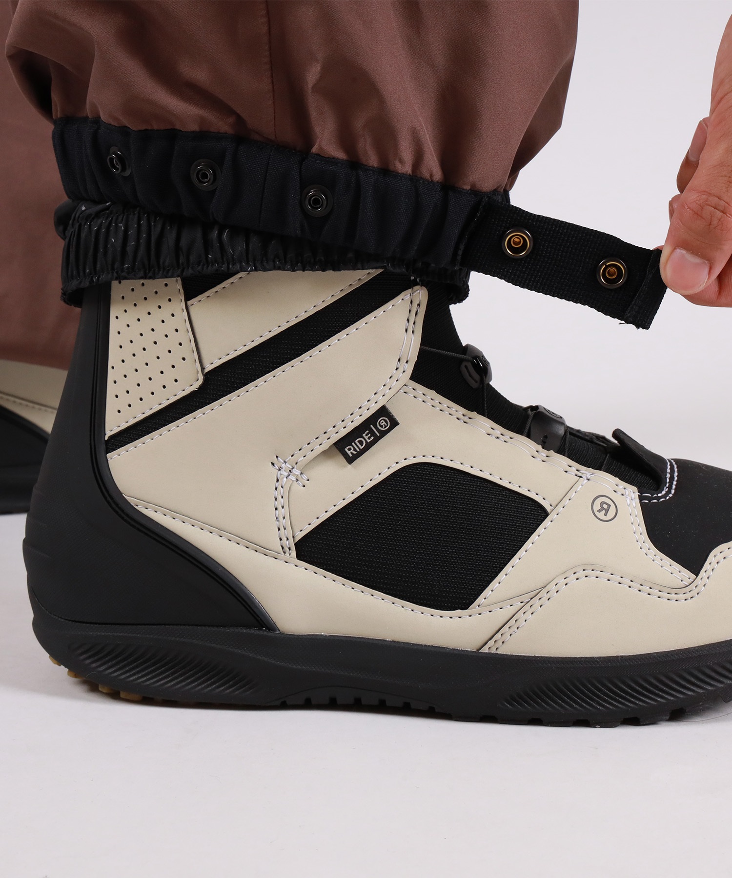 【早期購入/店頭受取対象外】 686 シックスエイトシックス スノーボード ウェア パンツ ユニセックス GORE-TEX 3L ATV BIB ゴアテックス 25-26モデル MM A17(BLK-M)