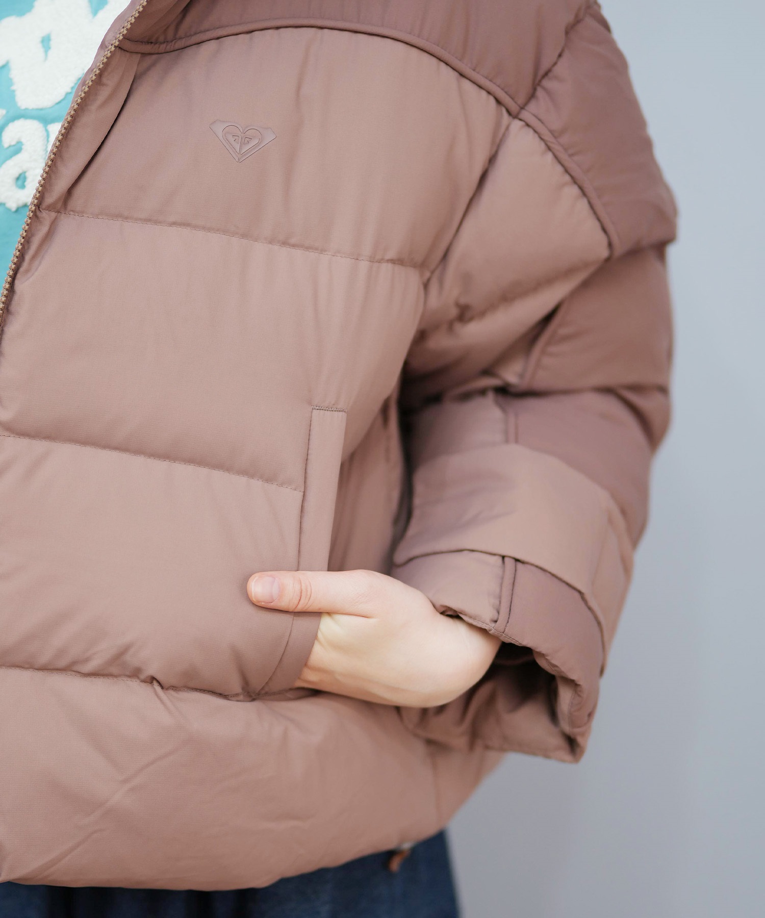 【新品】ROXY 中綿エコダウンジャケット XL アイボリー 幾何学裏地 ピンク Roxy MEET UP ウィメンズ ダウンジャケット 2色切り替え ダウン70%