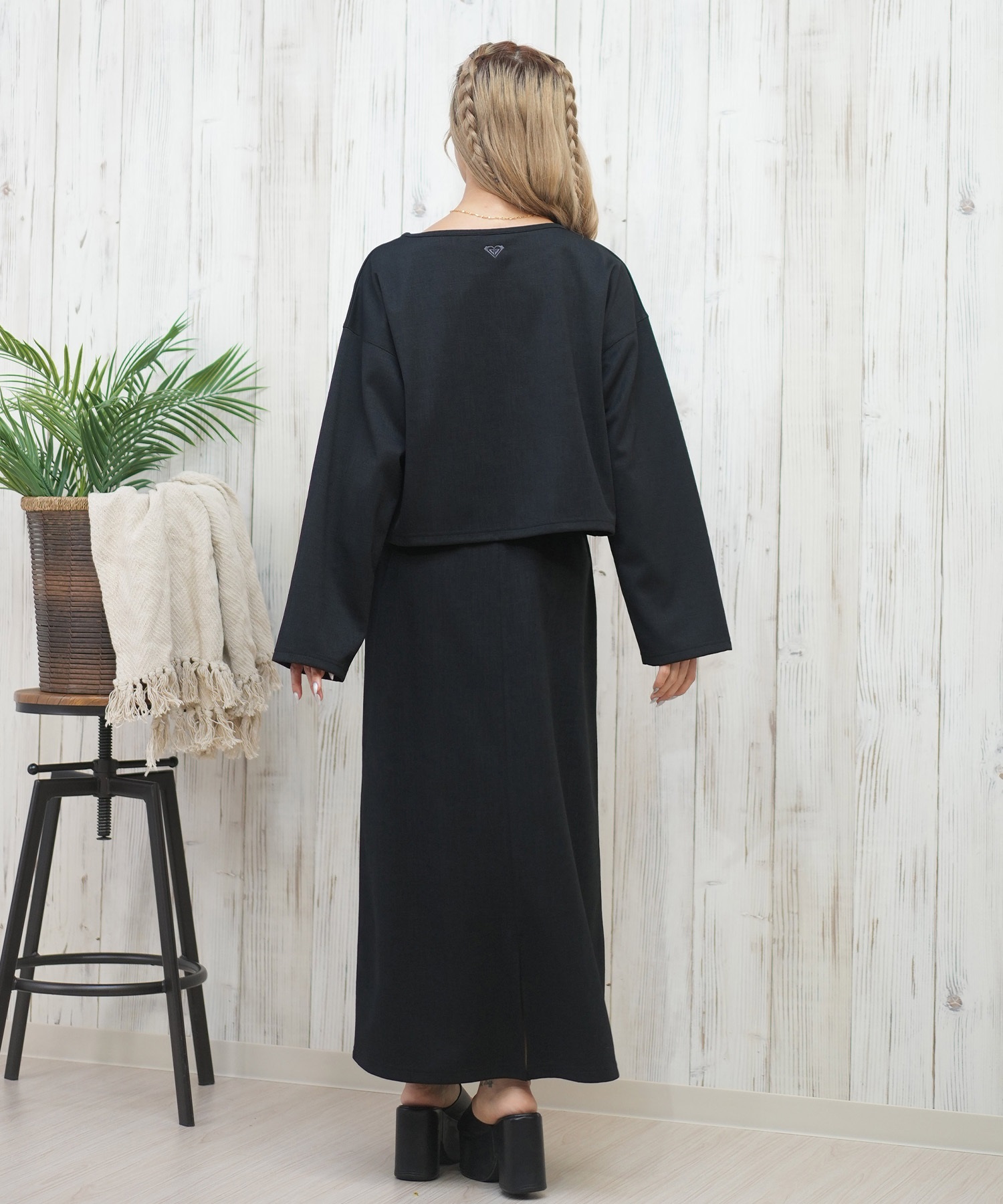 LOHEN 未使用タグ付　ボキシークロップドTシャツ　長袖　黒　ローヘン　フリー LOHEN 未使用タグ付 ボキシークロップドTシャツ 長袖 黒