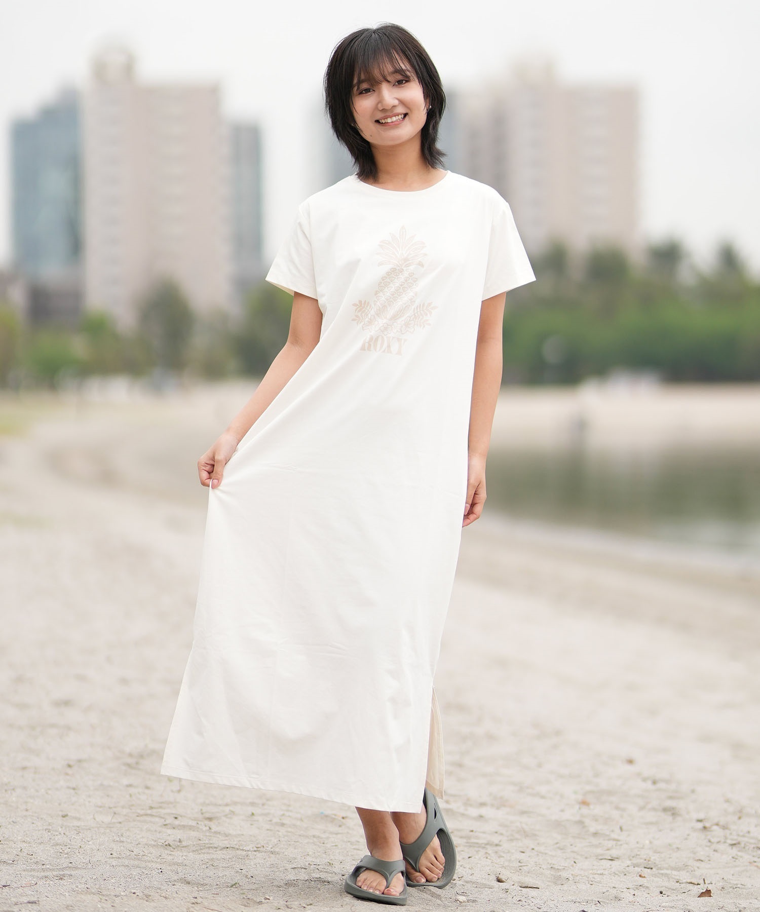 梨花様　新品　タグ付き　ロキシー　水着　ラッシュガード 梨花様 新品 タグ付き ロキシー 水着 ラッシュガード