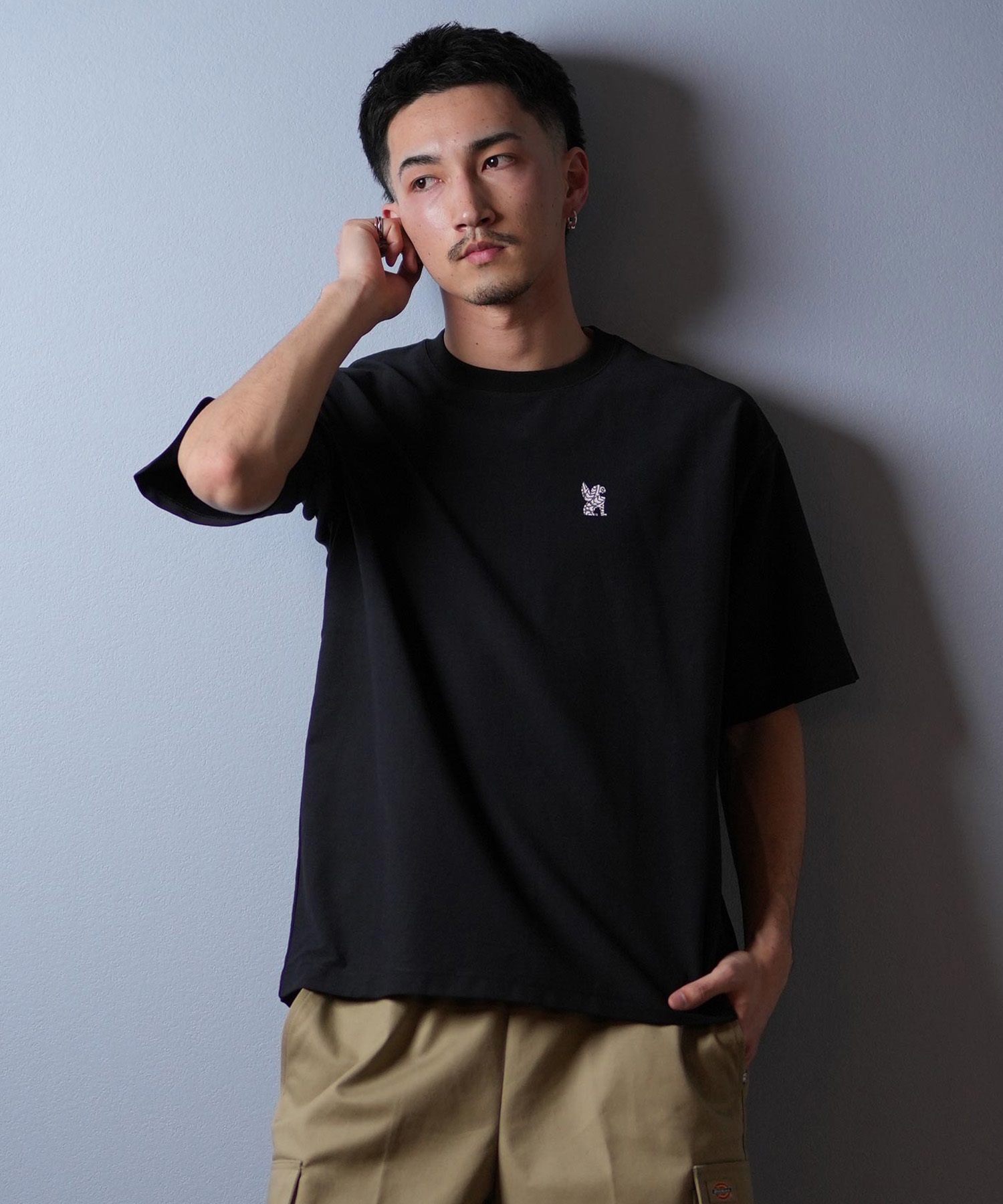 メンズ Tシャツ バックプリント 半袖Tシャツ プルオーバー a1229 楽天市場】『バックフラワープリント×刺繍Tシャツ』[Tシャツ