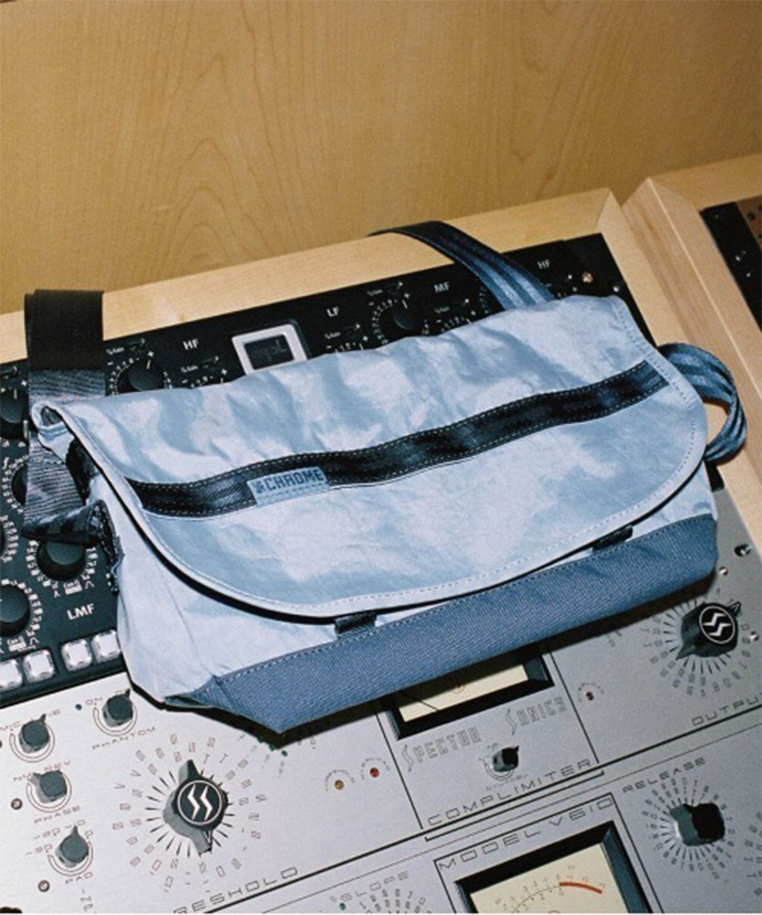 CHROME クローム ショルダーバッグ ロゴ COURIER FLAP MSNGR クーリエ フラップ メッセンジャー 6L JP242ICSH 7
