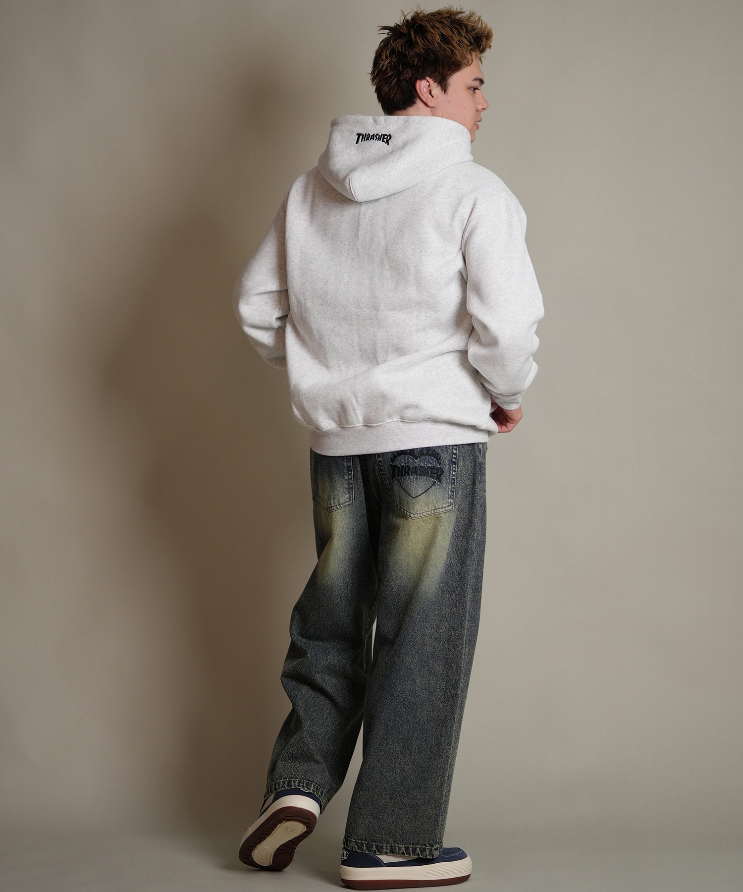 THRASHER スラッシャー ジップアップ パーカー メンズ スウェット フーディー ロゴ ワンポイント 裏起毛 254TH1PK065(WHT-M)