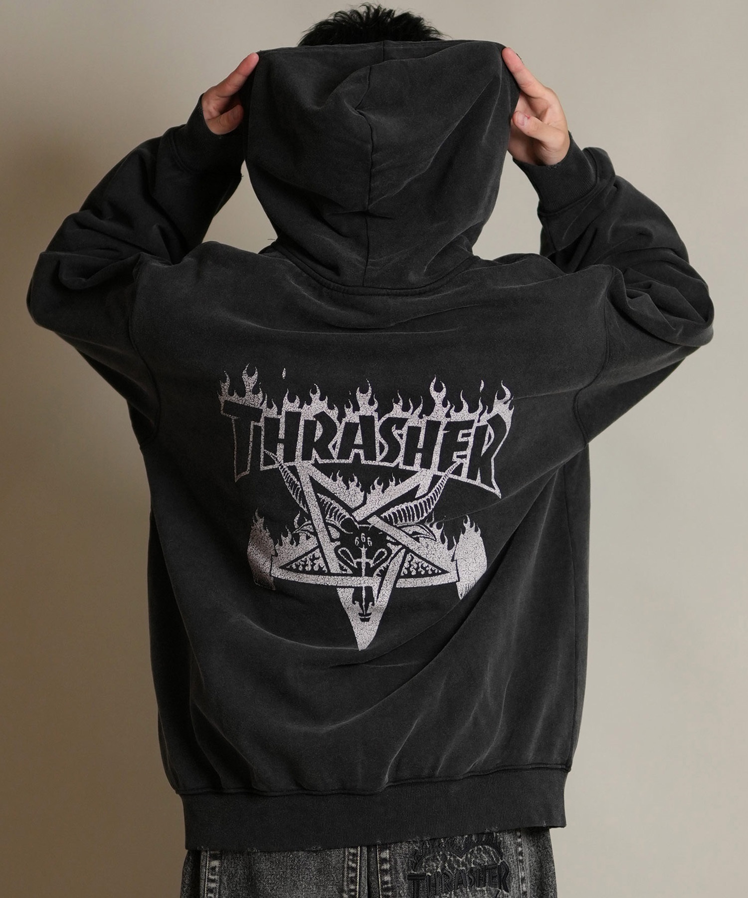 THRASHER グレー フーディー バックプリント THRASHER スラッシャー