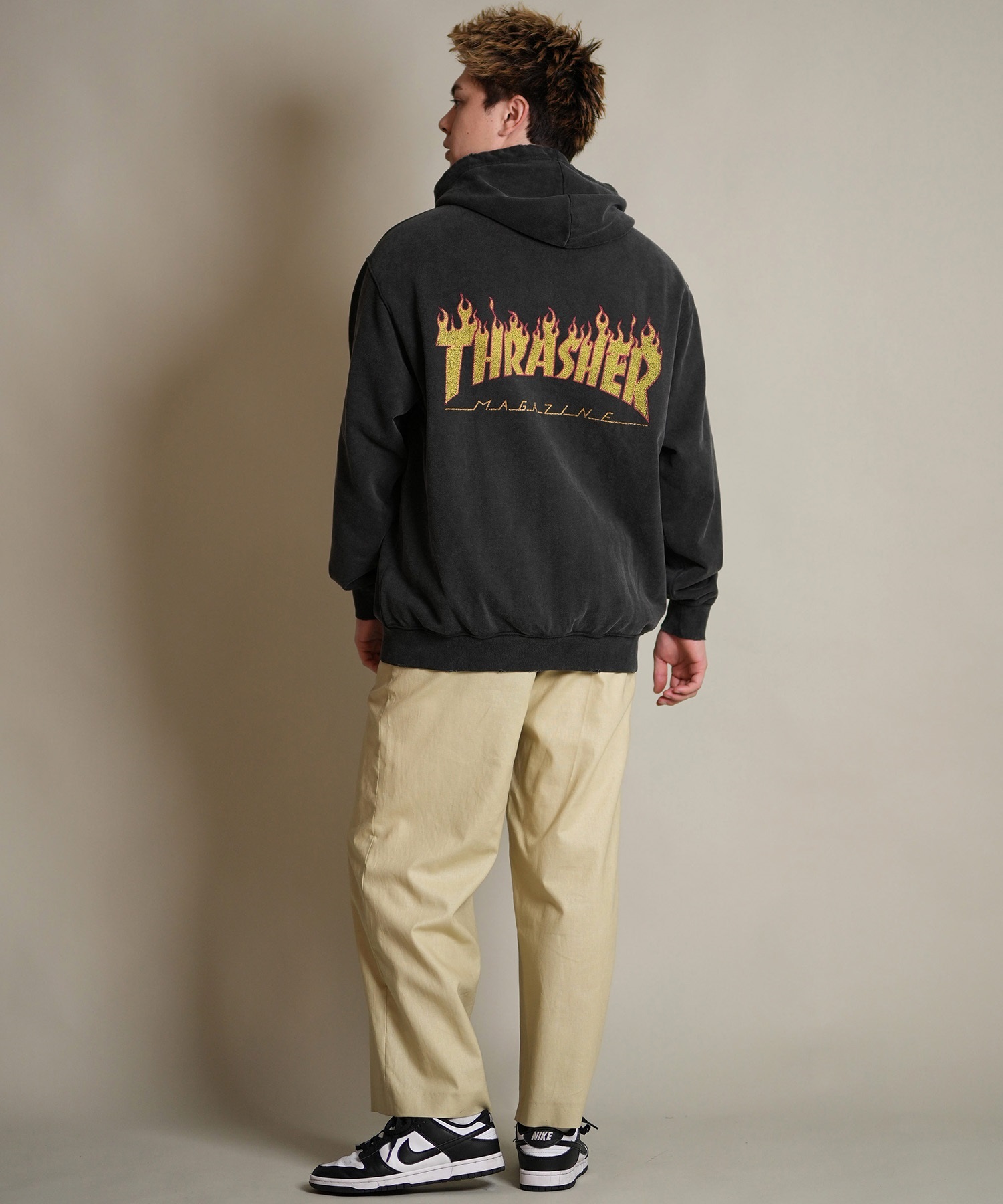 新品アメリヴィンテージ　ボリュームギャザージップアップフーディー/ブラック AMERI 【new】 OYSTER SILHOUETTE HOODIE 大きめのフードが特徴的な