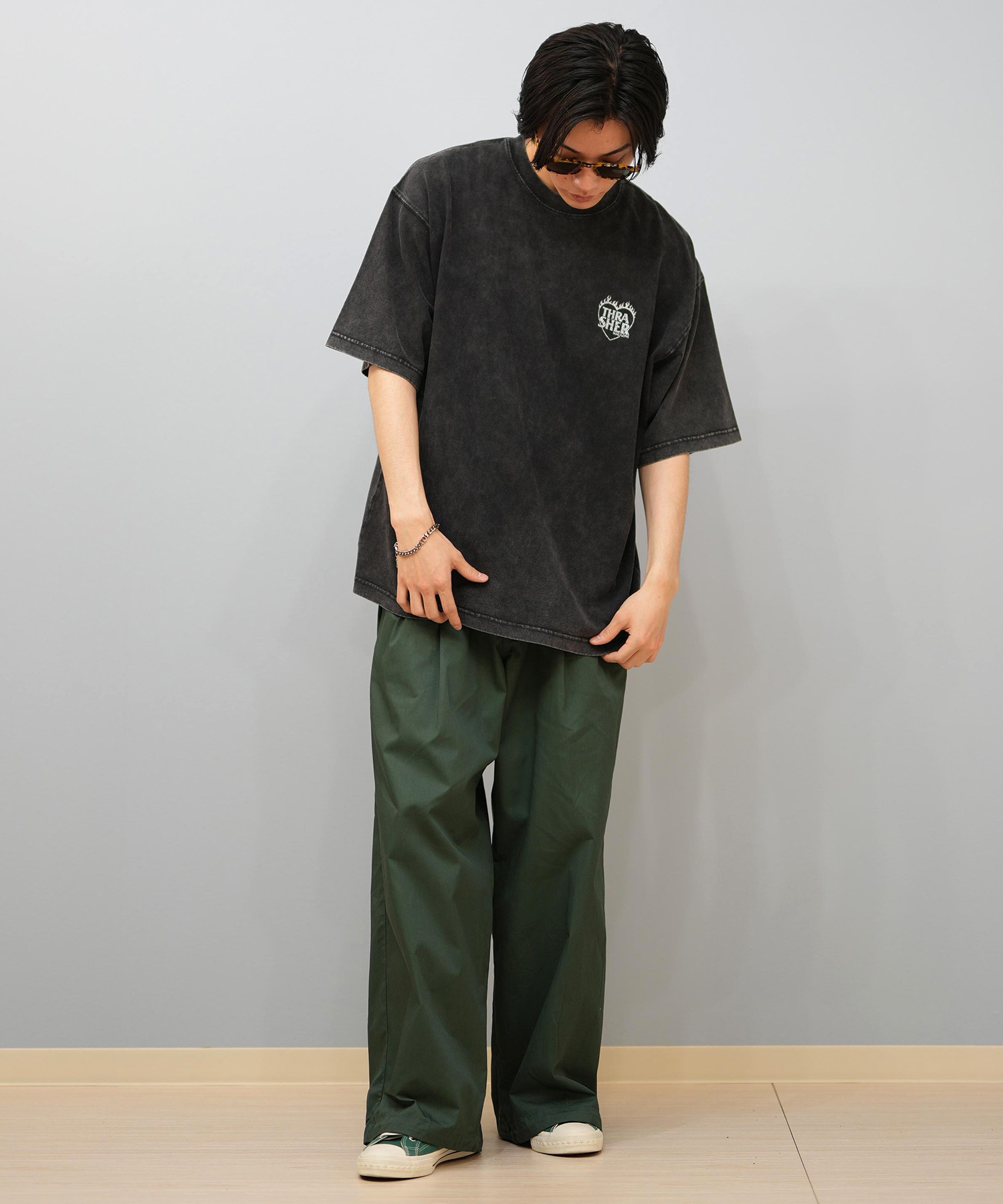 THRASHER スラッシャー 半袖 Tシャツ メンズ バックプリント オーバーサイズ ヴィンテージ加工 253TH1ST044 ムラサキスポーツ限定(WHT-M)