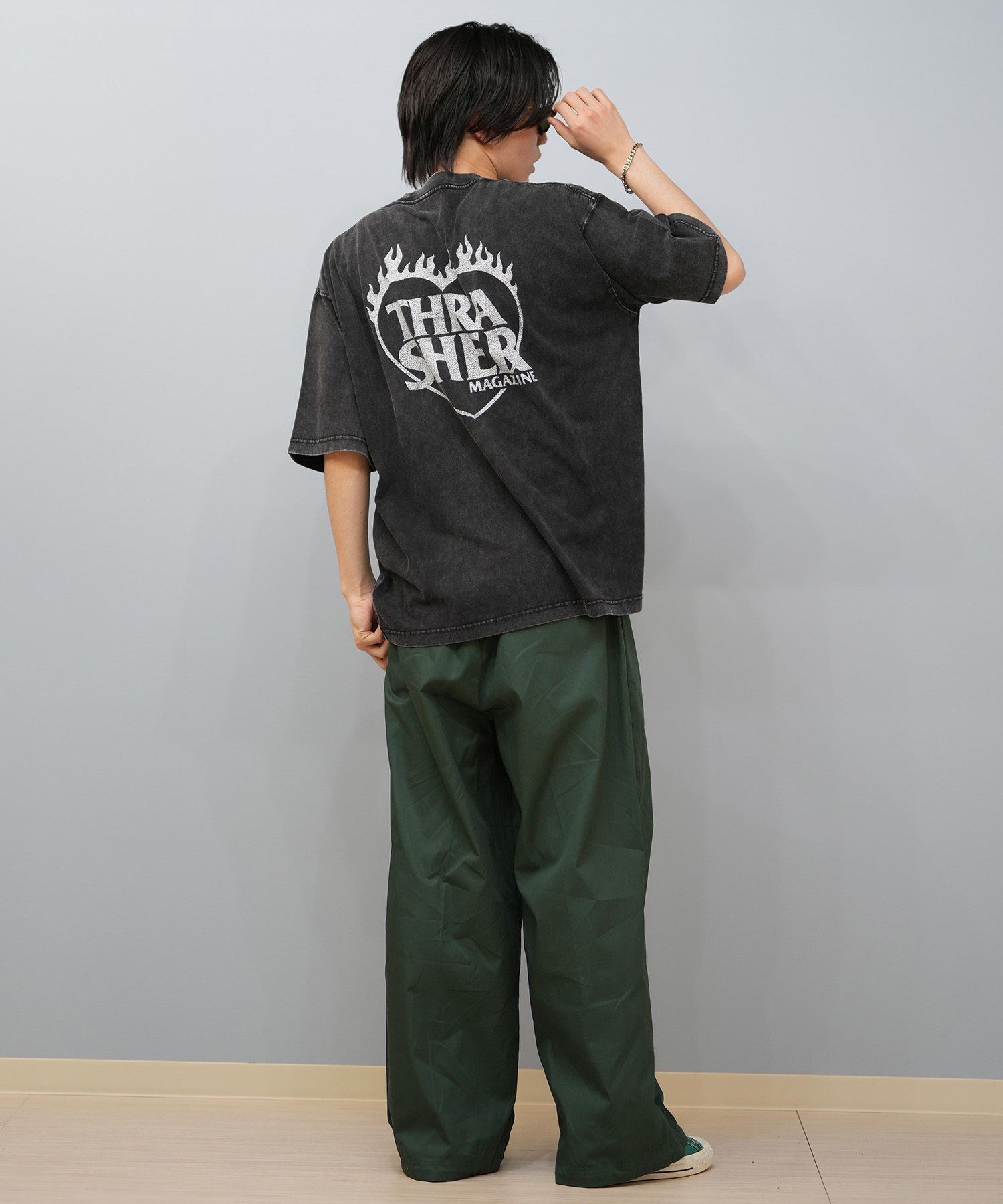 THRASHER スラッシャー 半袖 Tシャツ メンズ バックプリント オーバーサイズ ヴィンテージ加工 253TH1ST044 ムラサキスポーツ限定(WHT-M)