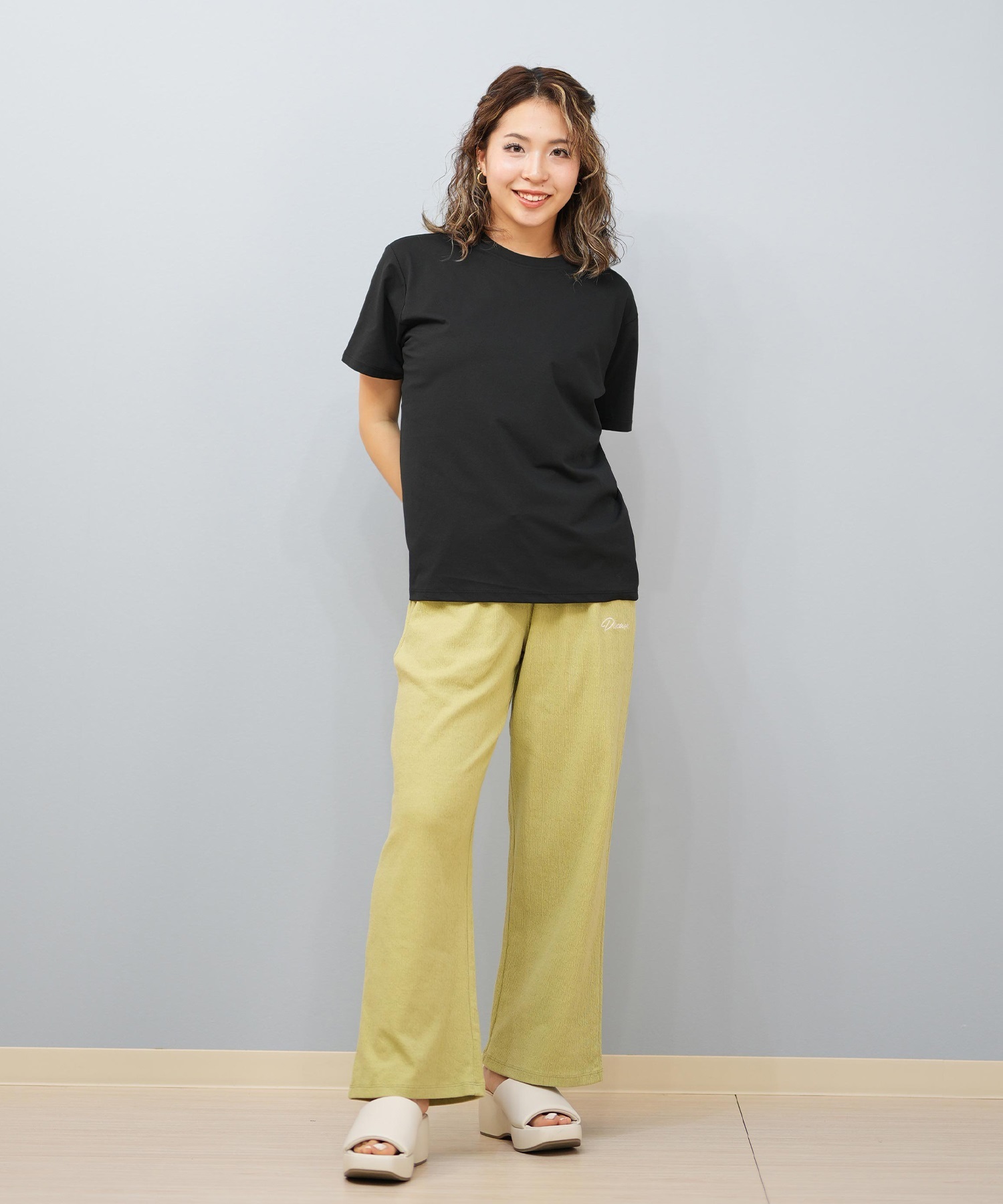 Ungrid アングリッド 水着 レディース ラッシュガード 半袖 Tシャツ バックプリント 水陸両用 UVカット 250201(WT-M)