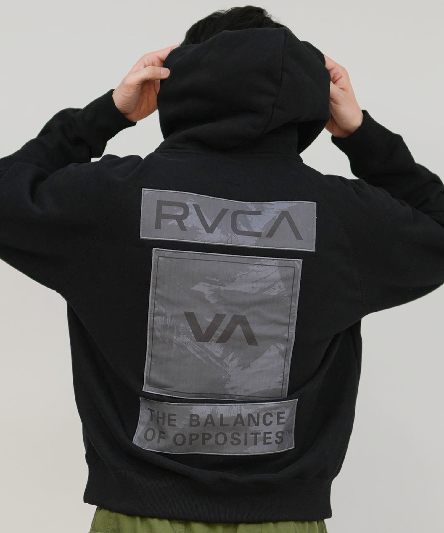 RVCA ルーカ プルオーバー パーカー メンズ バックプリント 裏起毛 THREE BOX RVCA HD BF042-011(BLK-S)