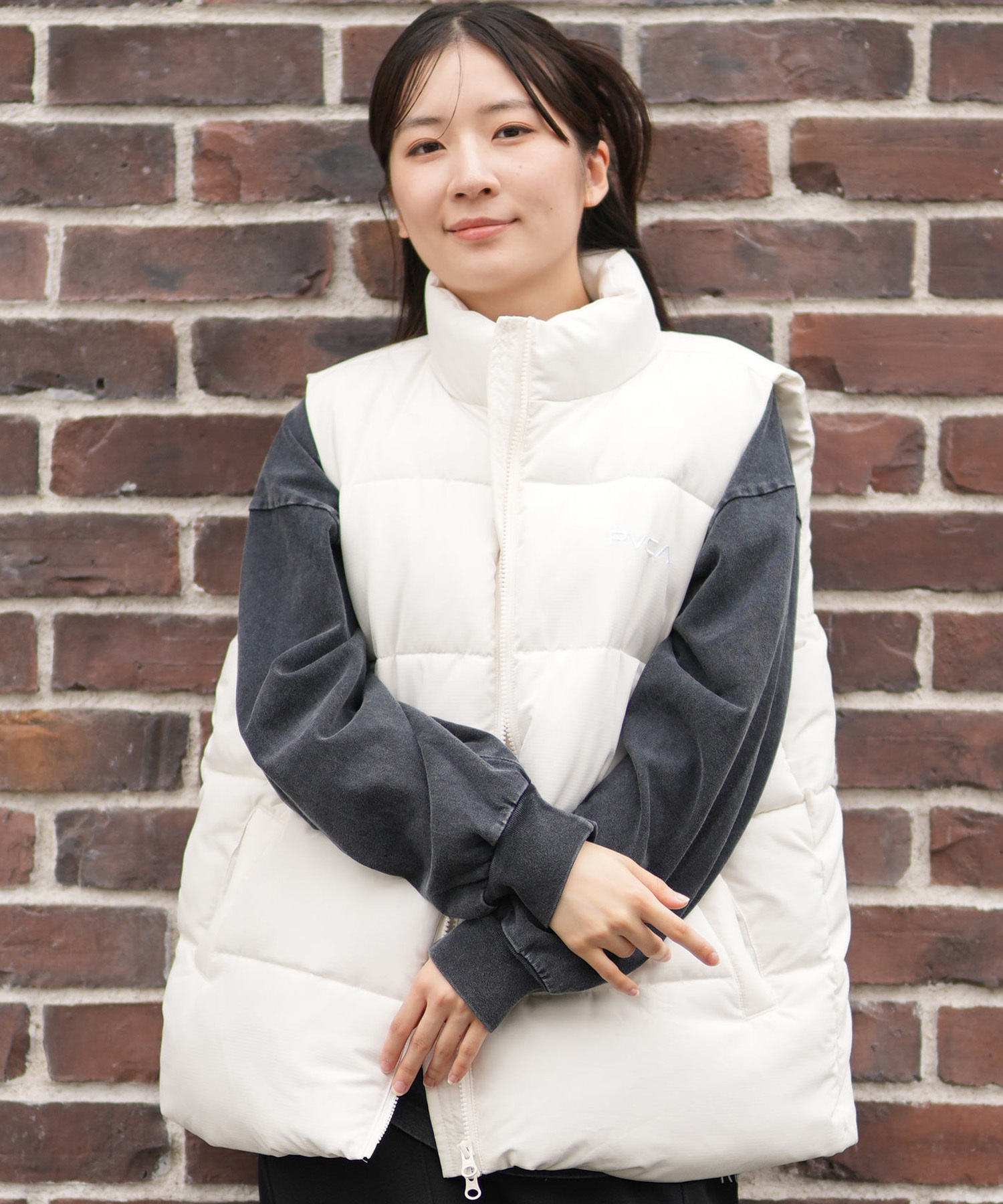 RVCA ルーカ ベスト レディース 軽量 バックプリント ロゴ RVCA PUFFER
