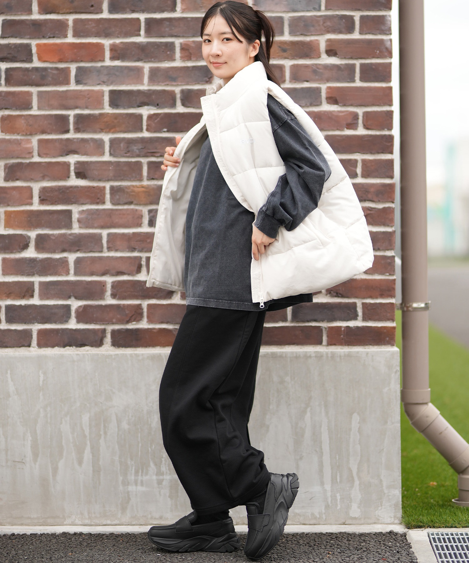 RVCA ルーカ ベスト レディース 軽量 バックプリント ロゴ RVCA PUFFER VEST BF044-756(CLO-S)