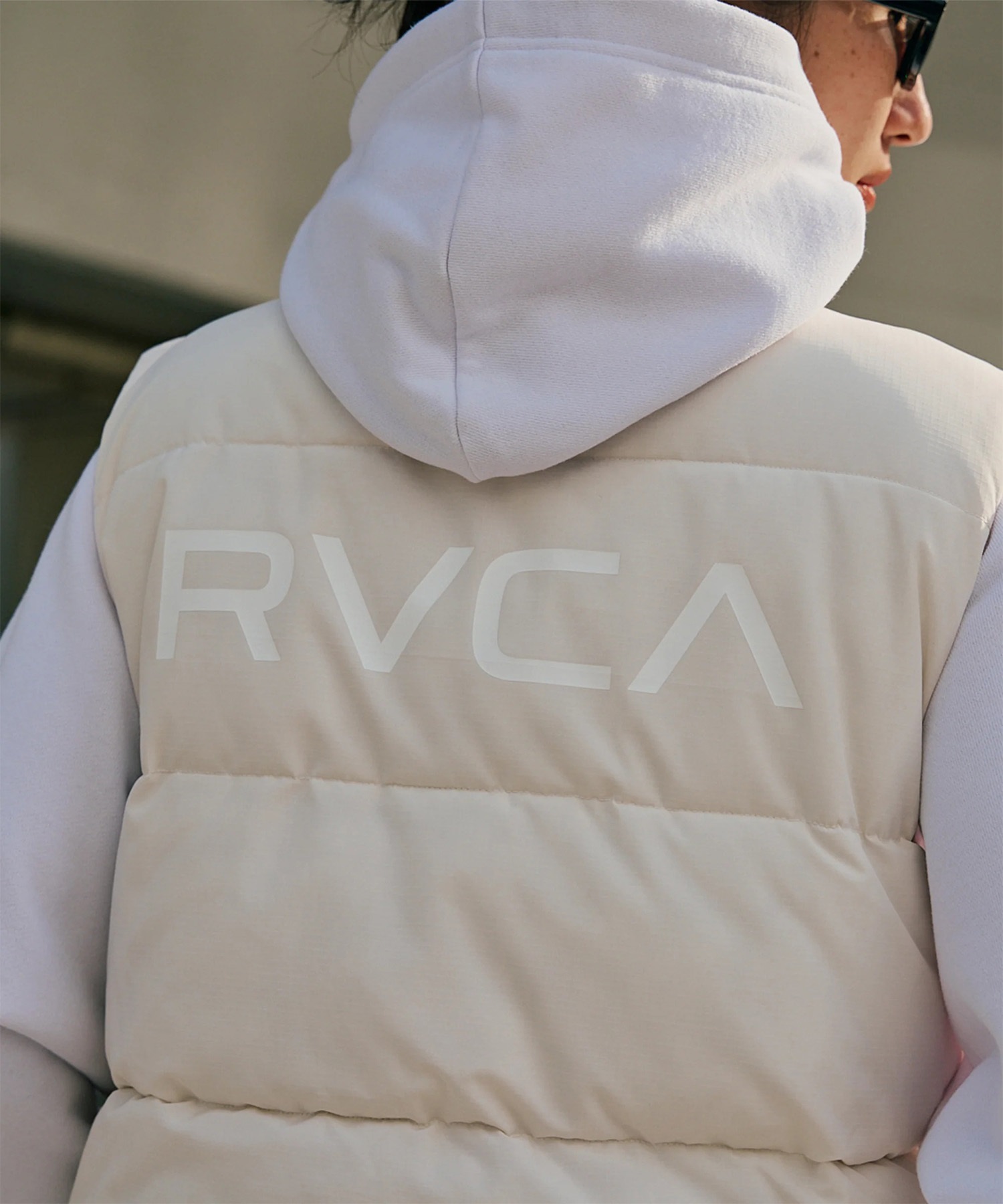 RVCA ルーカ ベスト レディース 軽量 バックプリント ロゴ RVCA PUFFER VEST BF044-756(CLO-S)