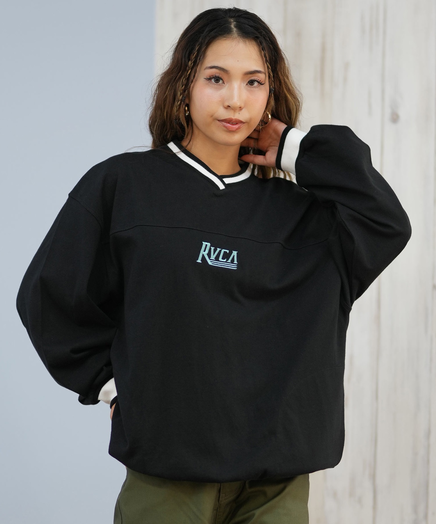 RVCA ルーカ トレーナー スウェット レディース Vネック ロゴ HILLS V