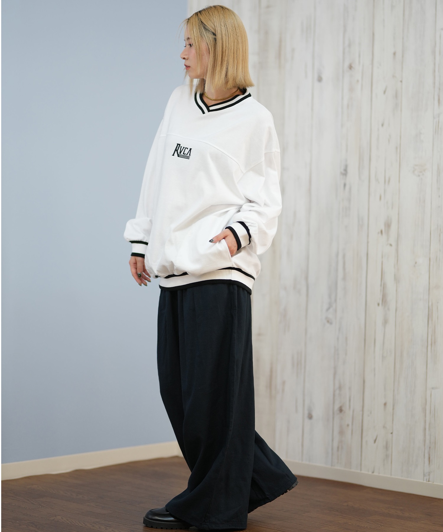 RVCA ルーカ トレーナー スウェット レディース Vネック ロゴ HILLS V