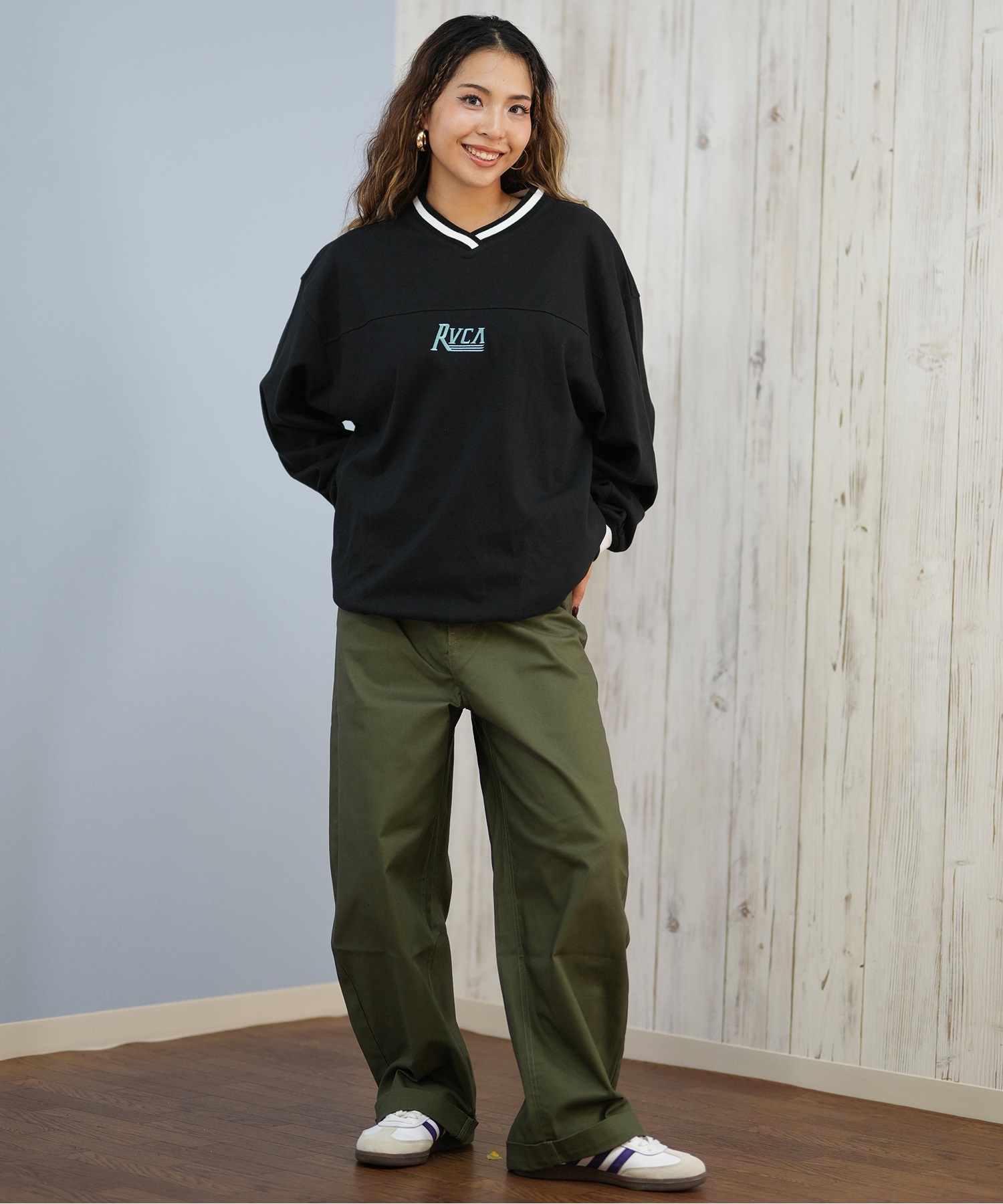 RVCA ルーカ トレーナー スウェット レディース Vネック ロゴ HILLS V