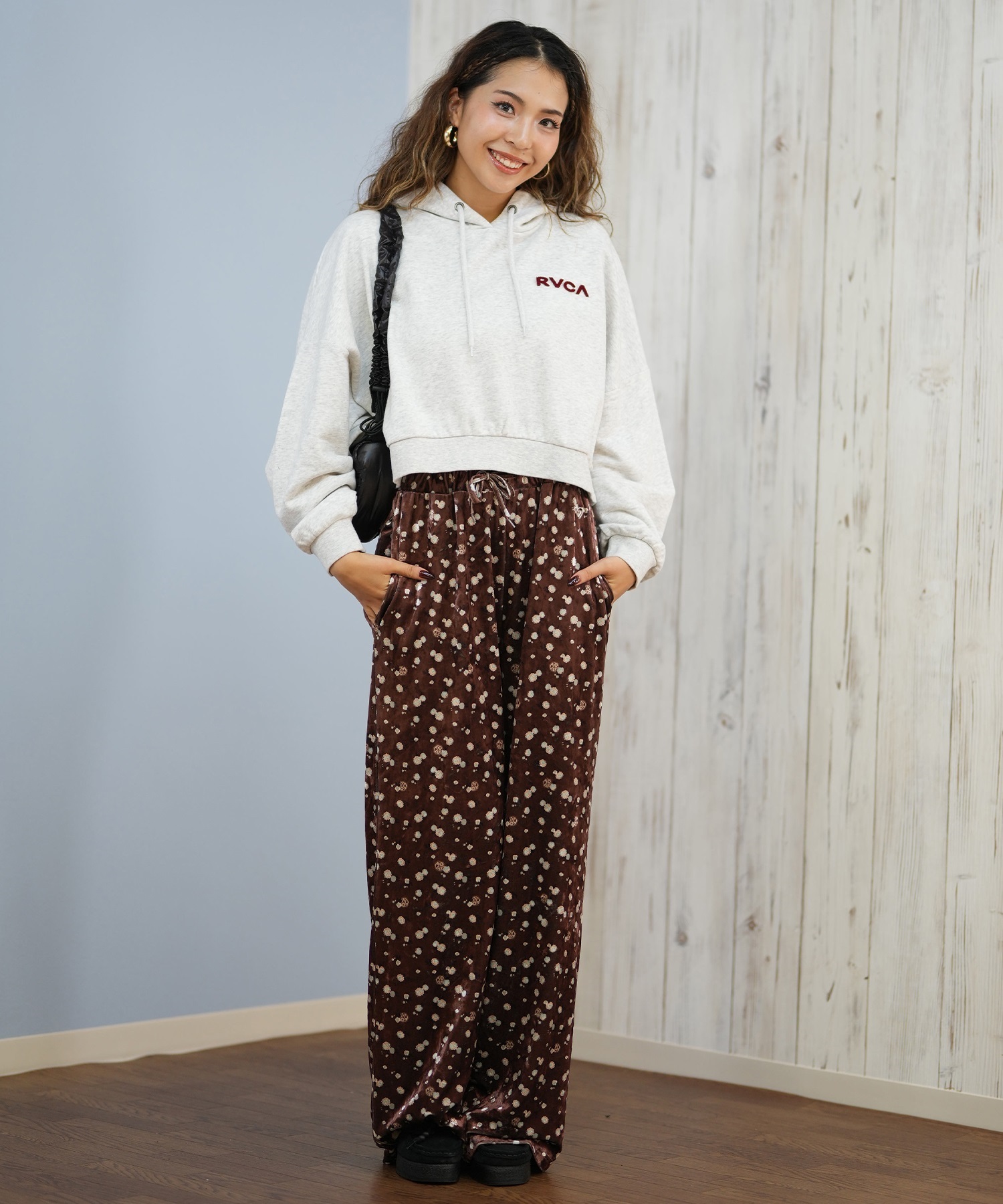 RVCA ルーカ プルオーバー パーカー レディース スウェット フーディー ショート丈 バックプリント ドルマンスリーブ 裏毛 BF044-012(BLK-S)