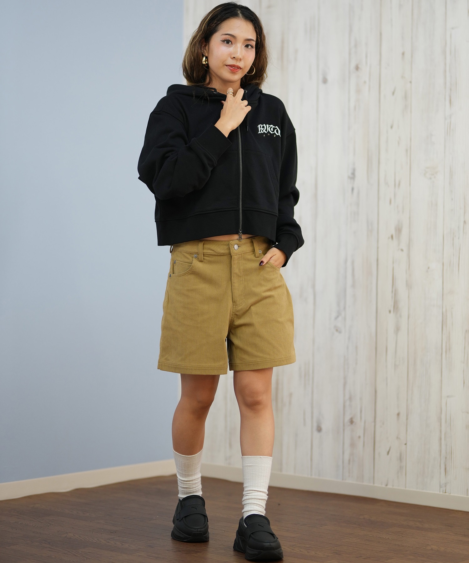 RVCA ルーカ ジップアップ パーカー レディース スウェット フーディー ショート丈 ロゴ 裏毛 NEAT ZIP HOODIE BF044-014(BLK-S)