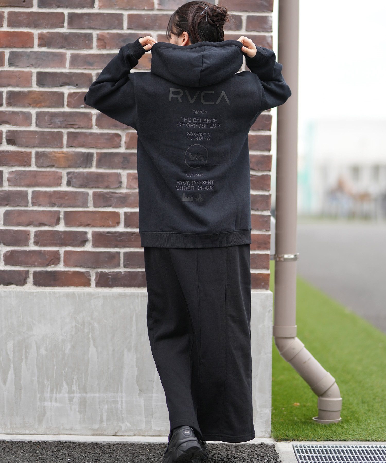 RVCA ルーカ ジップアップ パーカー レディース バックプリント ロゴ BF044-P02(BLK-M)