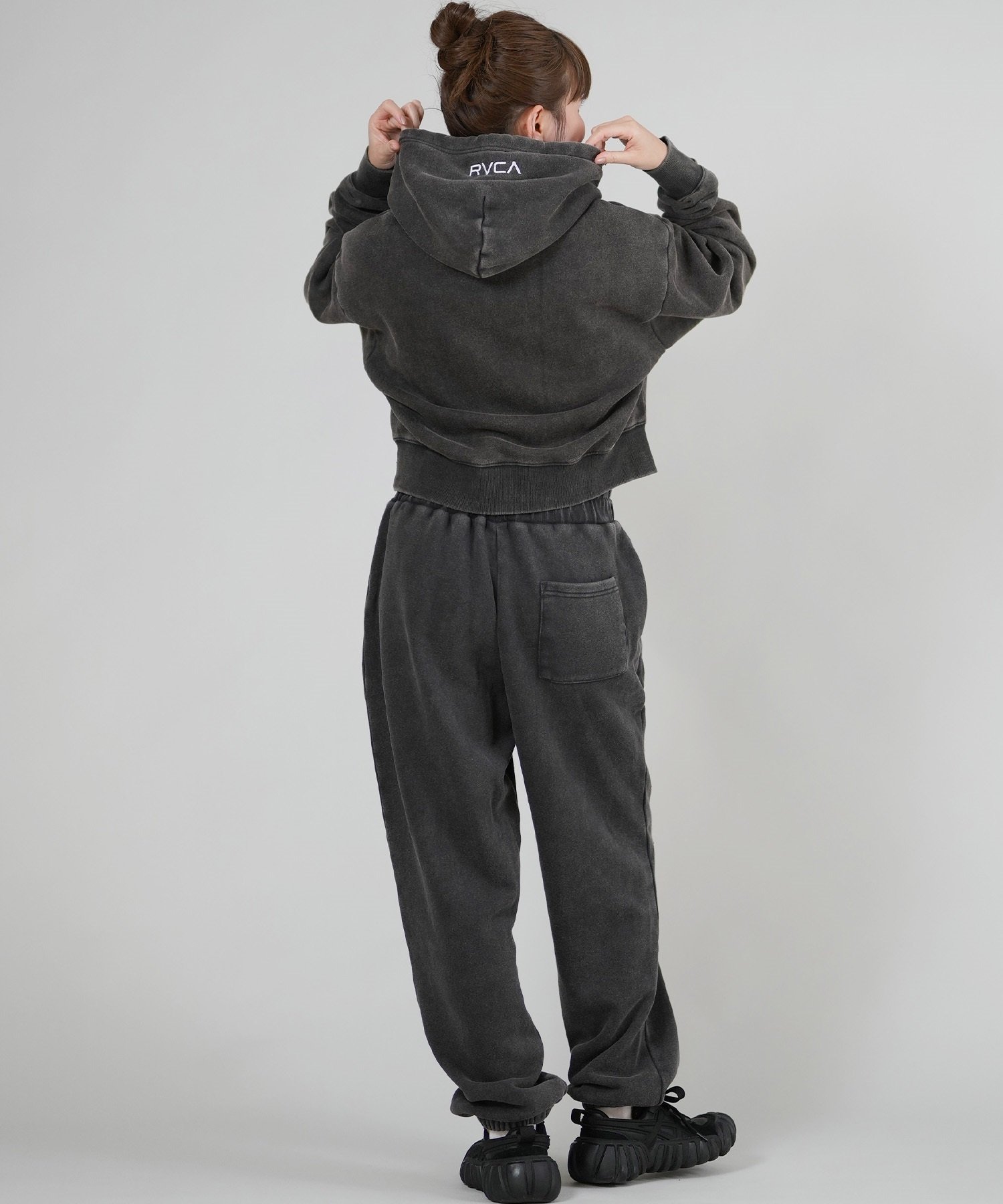 RVCA ルーカ プルオーバー パーカー レディース クロップド丈 ショート丈 ロゴ CROPPED HOODIE BF044-P03(BLK-S)