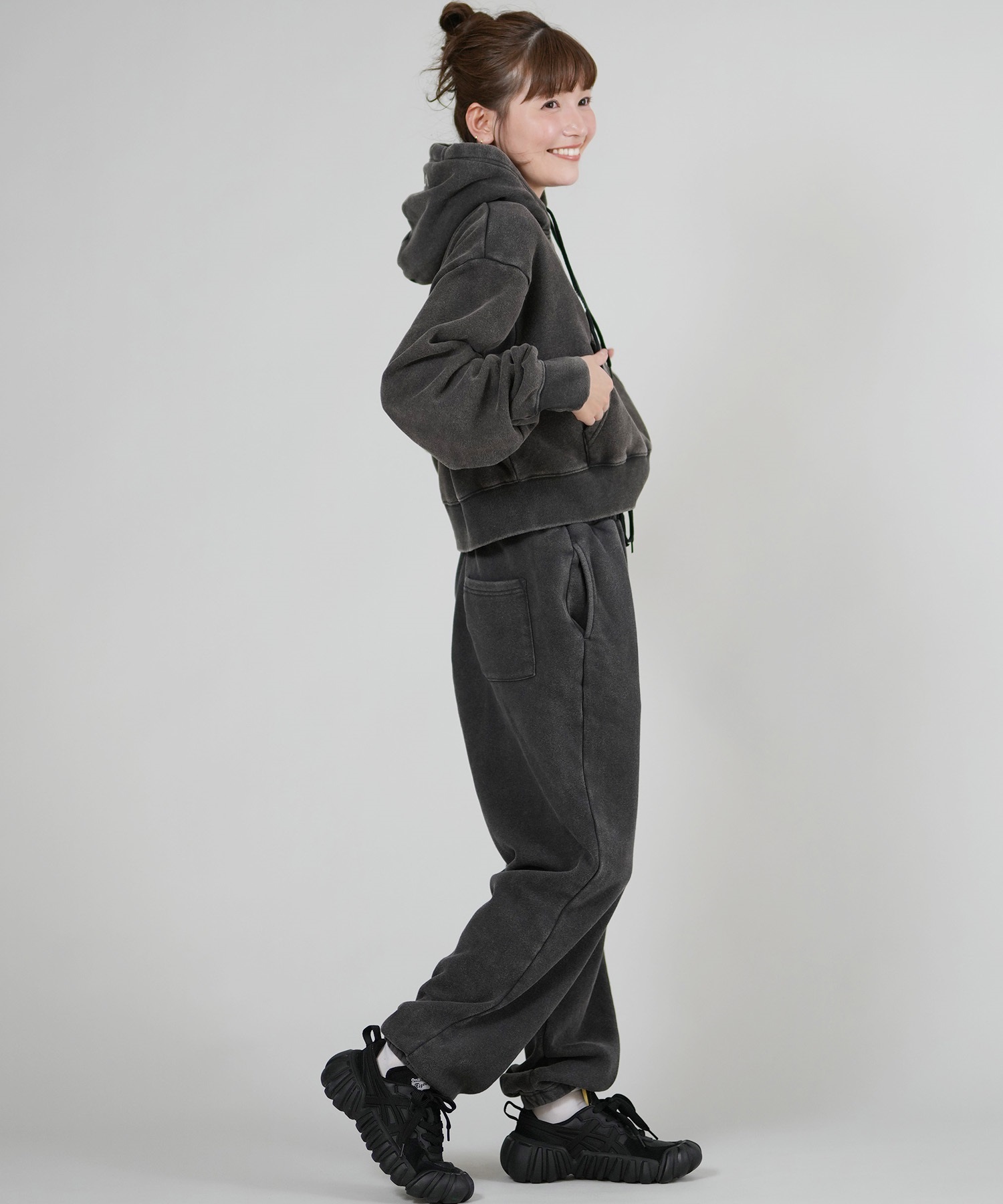 RVCA ルーカ プルオーバー パーカー レディース クロップド丈 ショート丈 ロゴ CROPPED HOODIE BF044-P03(BLK-S)