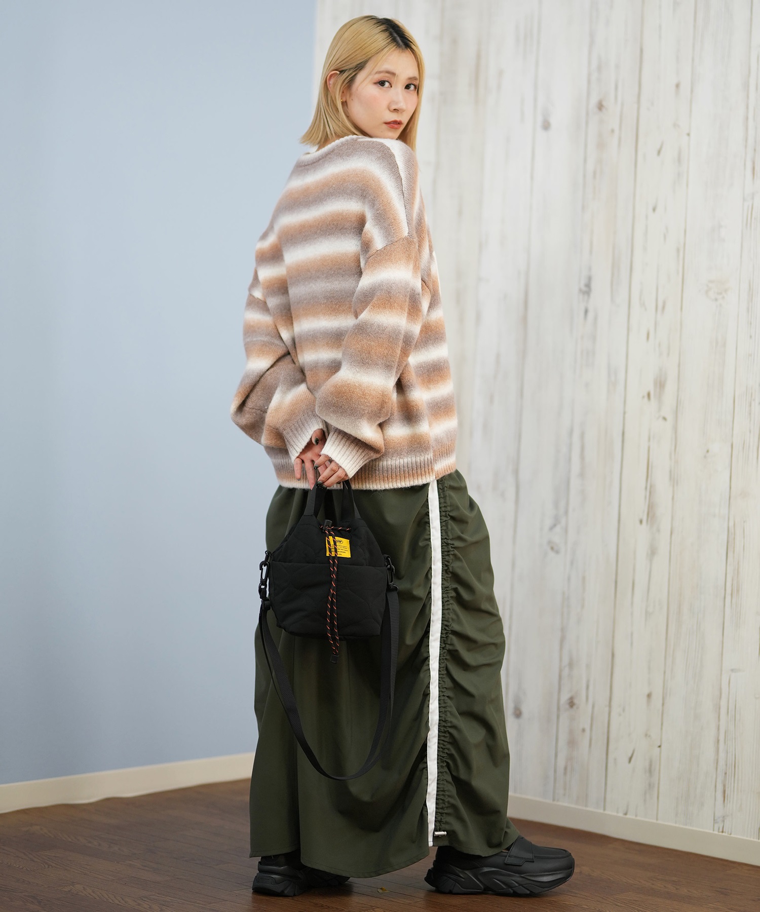 RVCA ルーカ ニット セーター レディース クルーネック ロゴ ボーダー グラデーション RS BIG RVCA KNIT BF044-651(BLK-M)