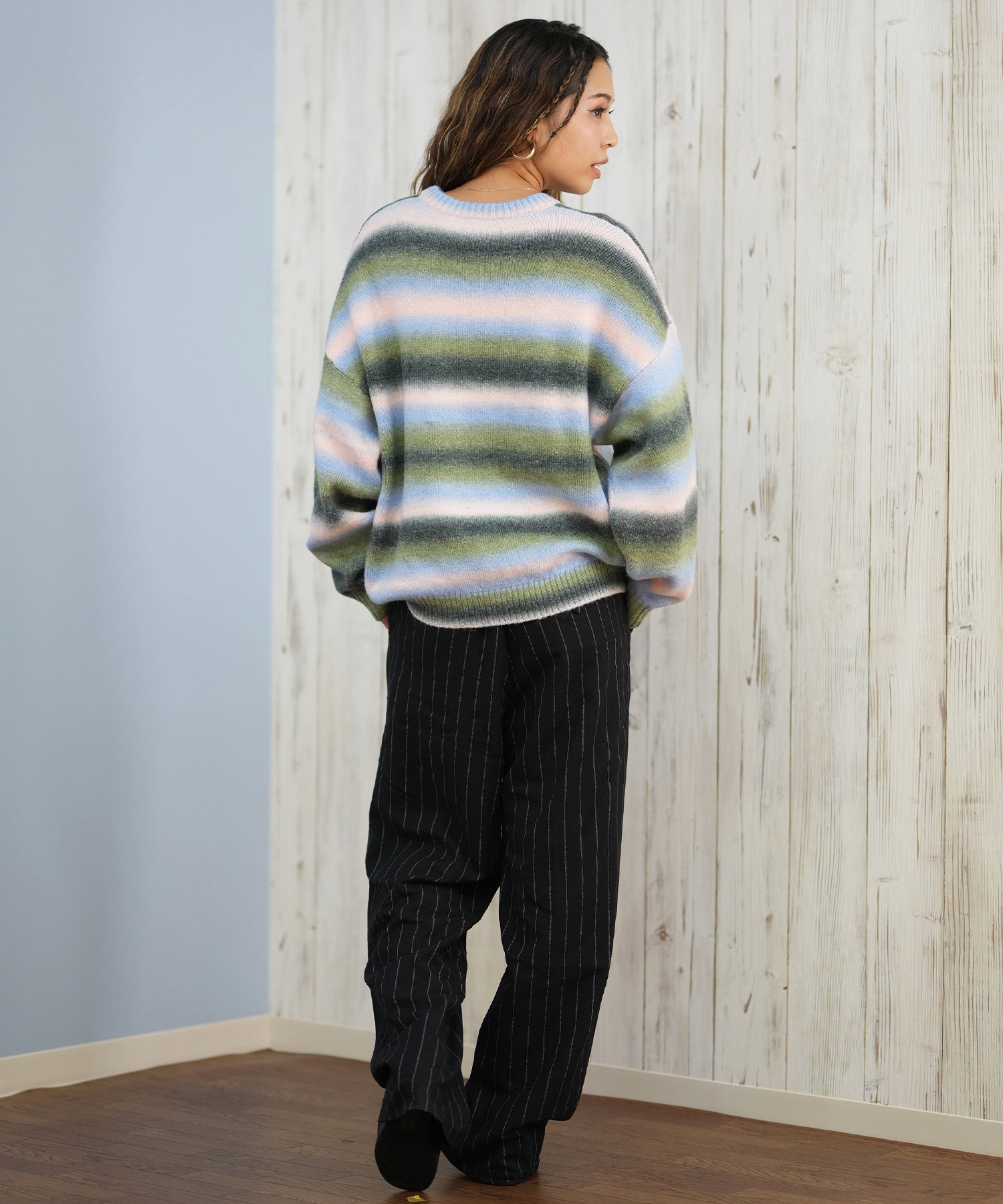 RVCA ルーカ ニット セーター レディース クルーネック ロゴ ボーダー グラデーション RS BIG RVCA KNIT BF044-651(BLK-M)