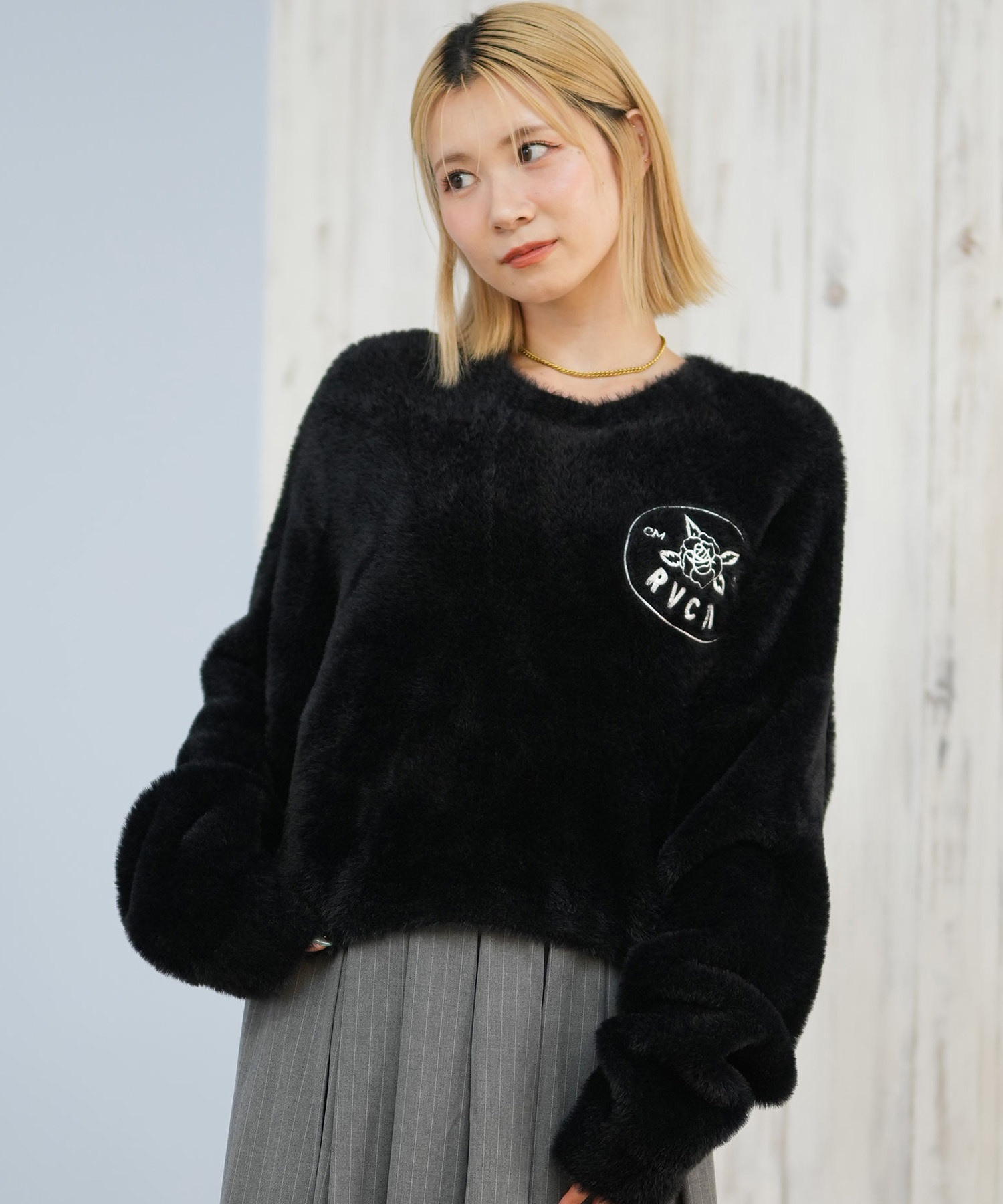 アカンサス ムータ コラボ ロゴショールカラーセーター WAVEオフホワイト RVCA ルーカ ニット セーター レディース クロップド丈 ショート丈