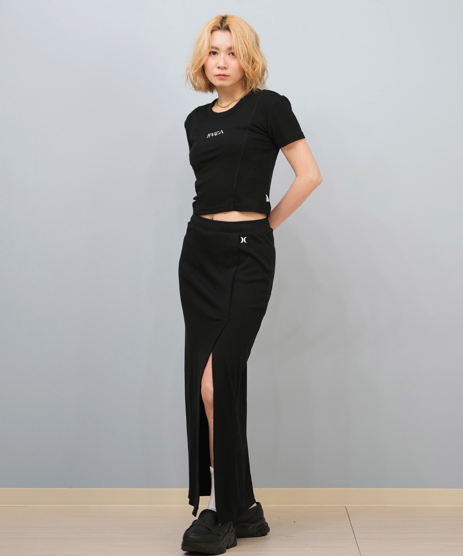 売れ筋商品|||ルーカ Tシャツ トップス レディース Juniors' Logo Raglan-Sleeve Half Baby T-Shirt Rvca Black RVCA ルーカ 半袖 Tシャツ レディース リブ ミニT クロップド丈