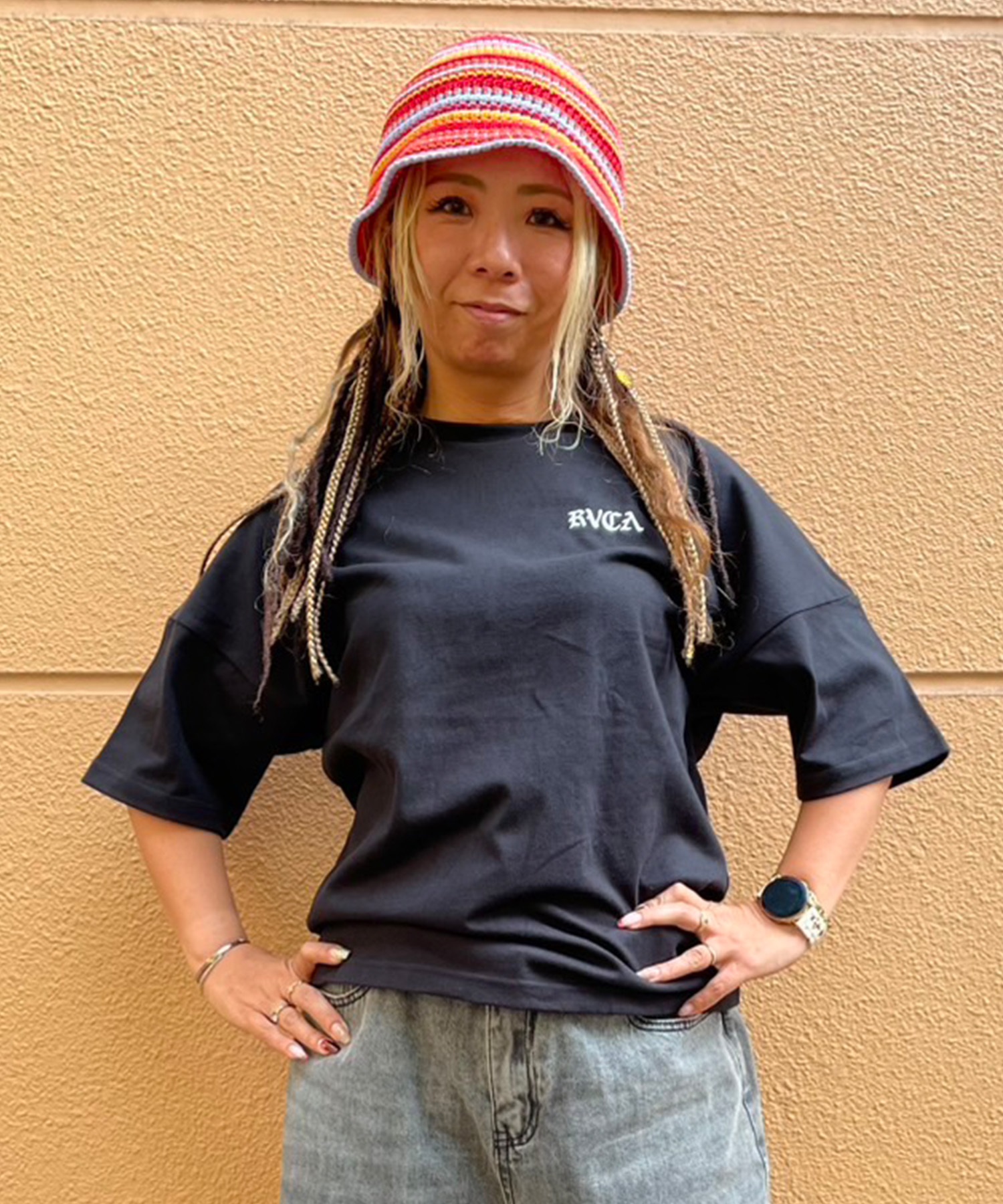 【RVCA】オールロゴ プリント Tシャツ★女性にもおすすめ♪ RVCA】オールロゴ プリント Tシャツ☆女性にもおすすめ♪ (RVCA