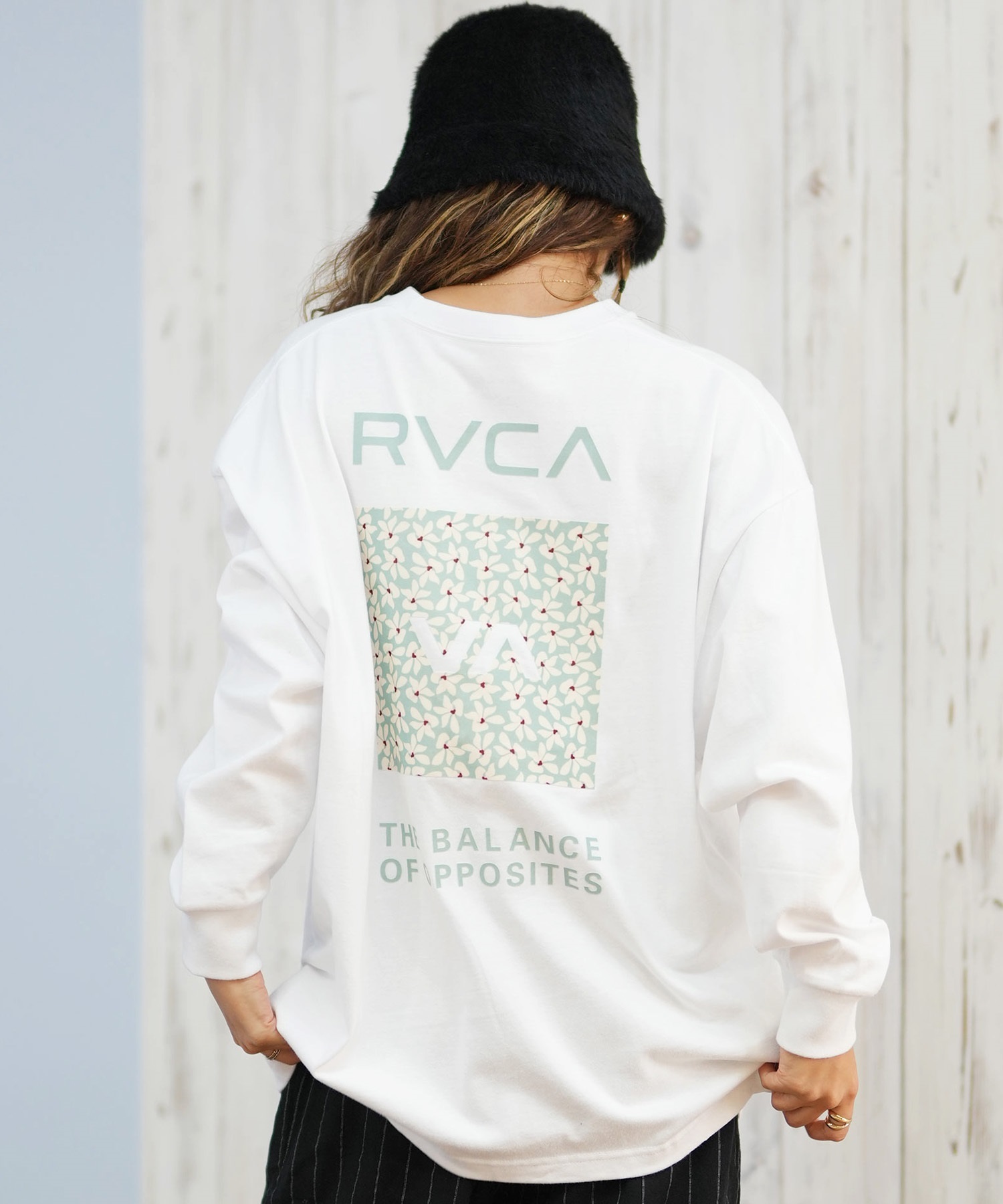 45RシルクのRロゴプリントとバンダナ柄のパッチワーク 長袖トップス RVCA ルーカ 長袖 Tシャツ ロンT レディース バックプリント バンダナ