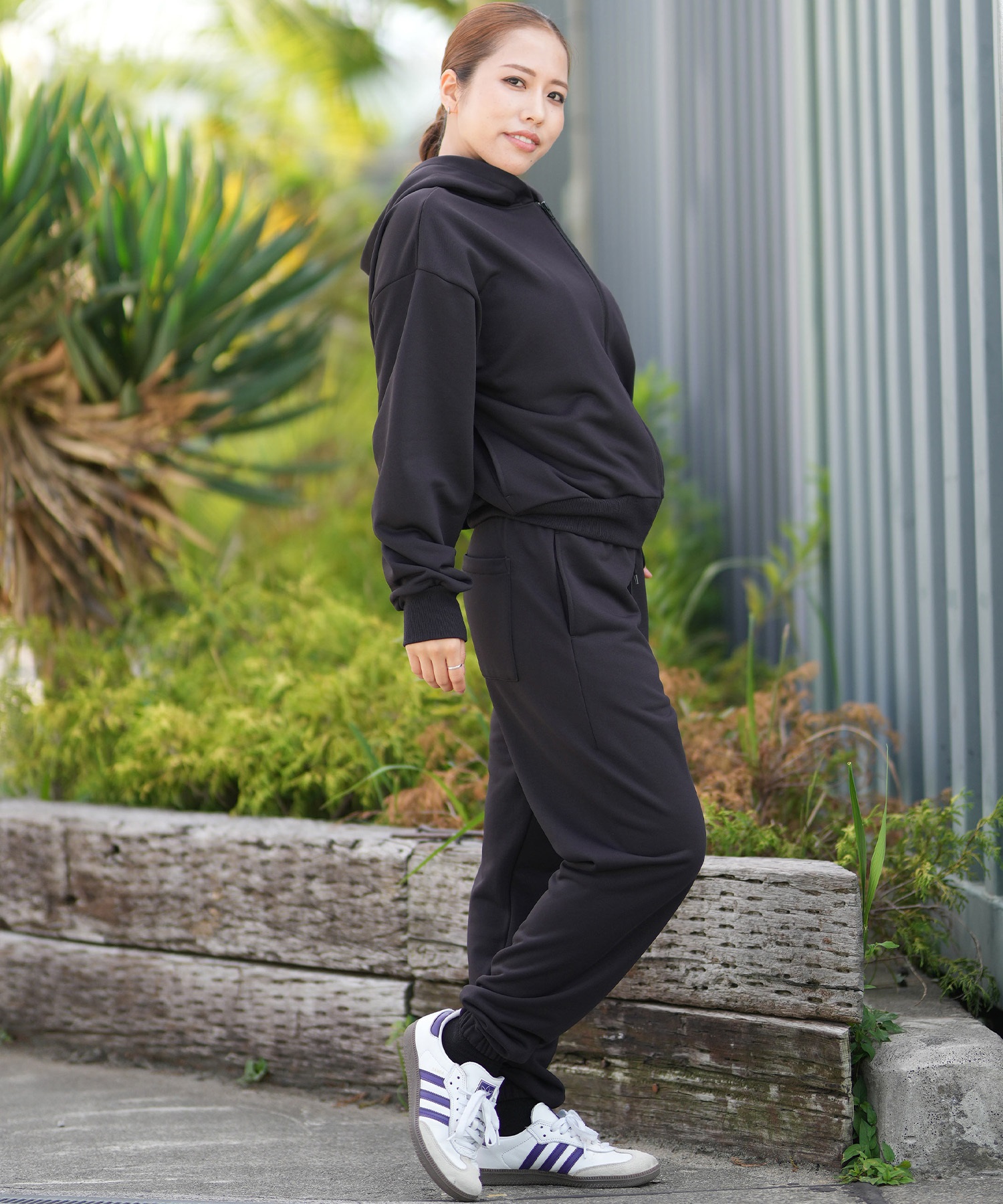 X-girl SPORTS エックスガールスポーツ ジップアップ パーカー レディース クロップド丈 ショート丈 ロゴ セットアップ対応 155253012001(BK-M)