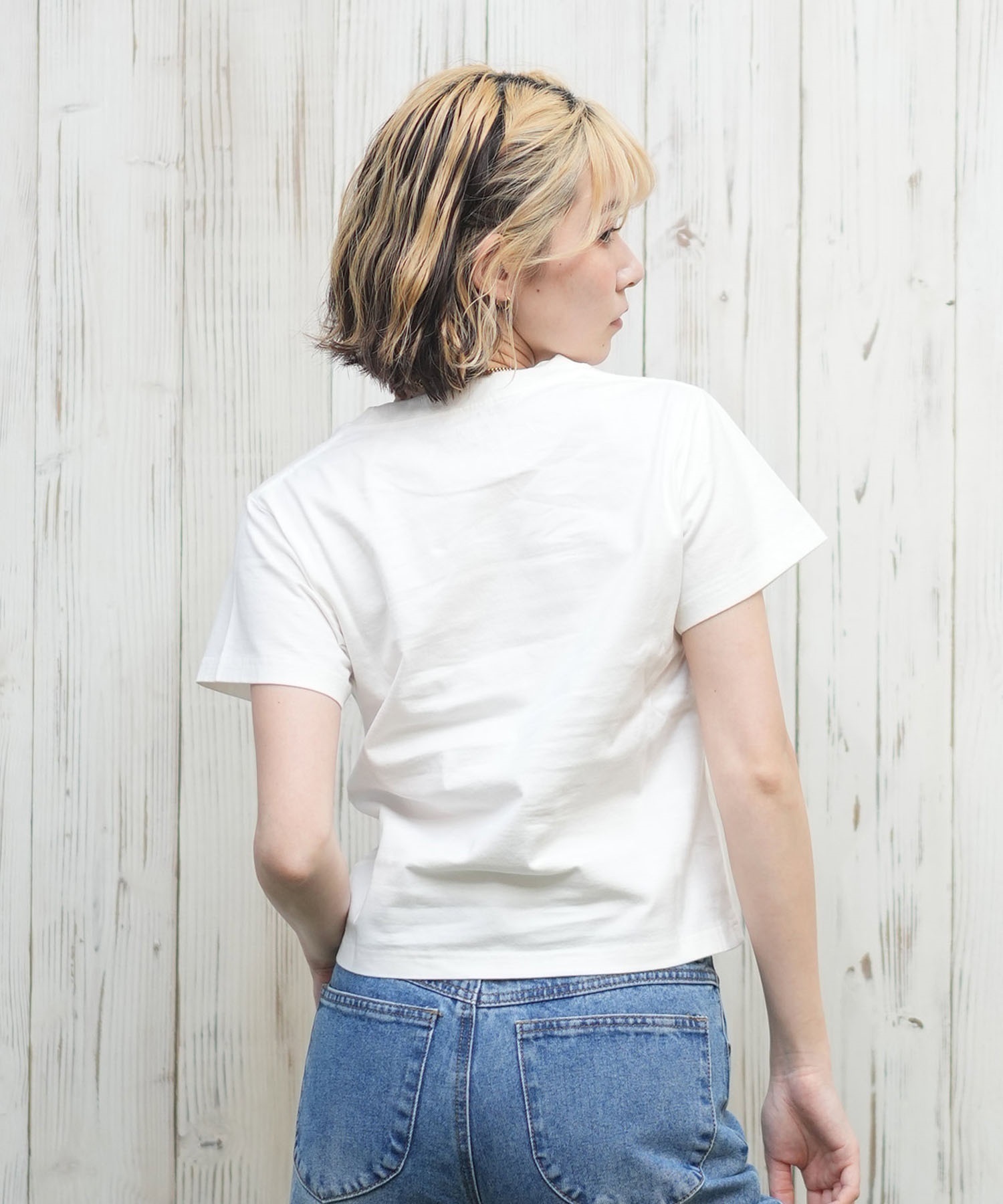 90 Logo Girl Cropped Tee Mサイズ Tシャツ 90 Logo Girl Cropped Tee – YZ