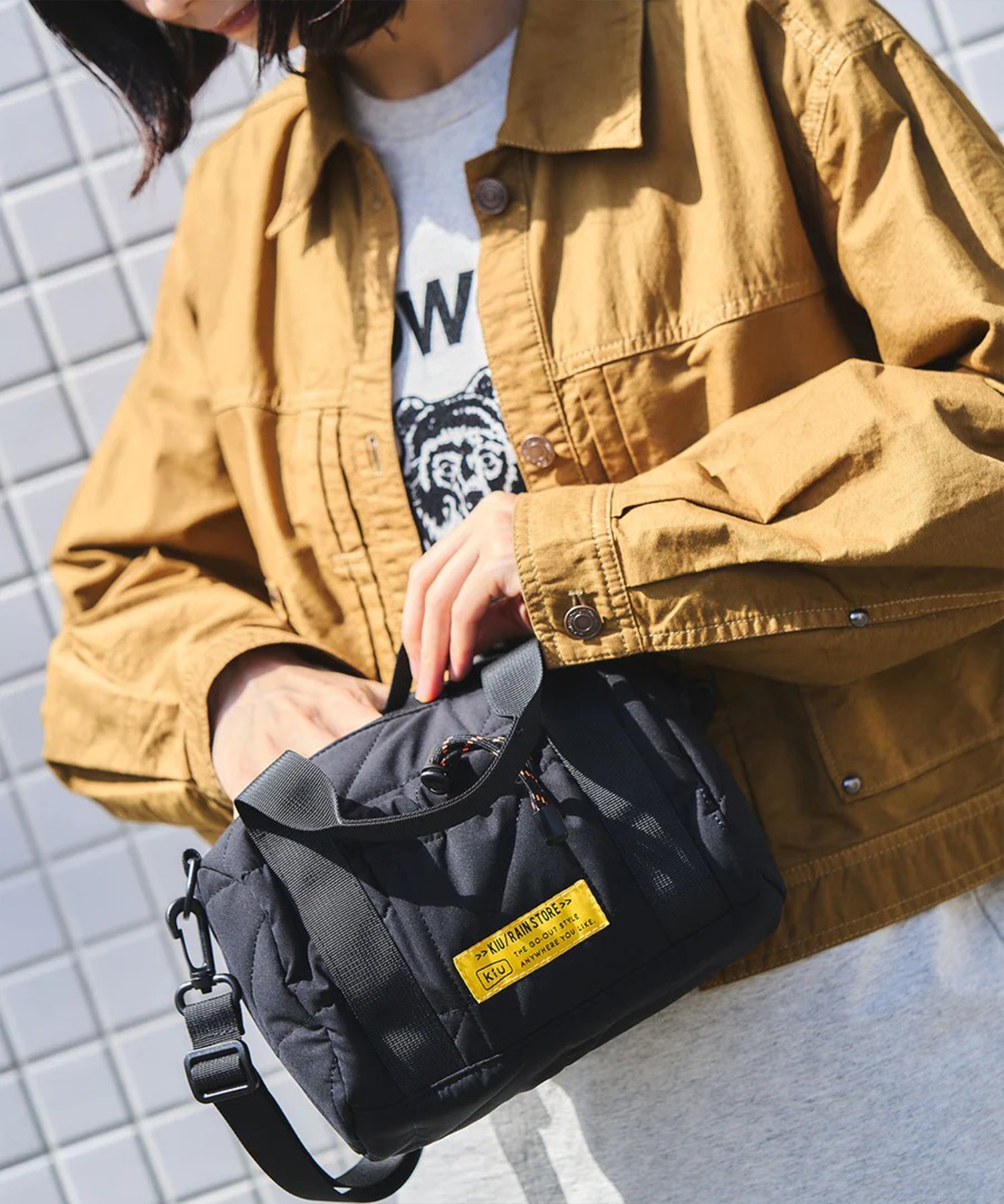 KiU キウ ショルダーバッグ スクエアパデッドミニボストンバッグ K476