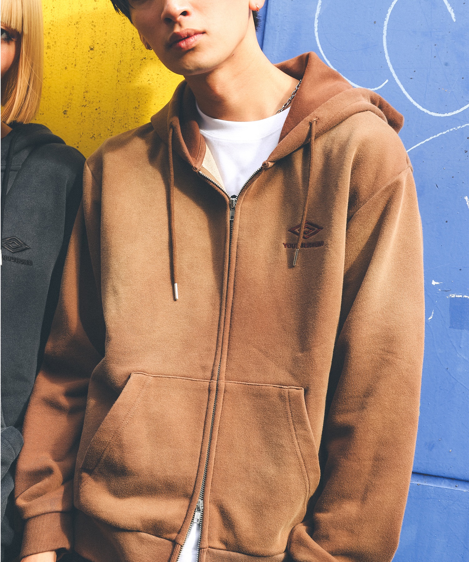 UMBRO アンブロ × Younger Song ヤンガーソング コラボ ジップアップ パーカー 裏毛 MD27-LHD03 ムラサキスポーツ限定(BLACK-M)