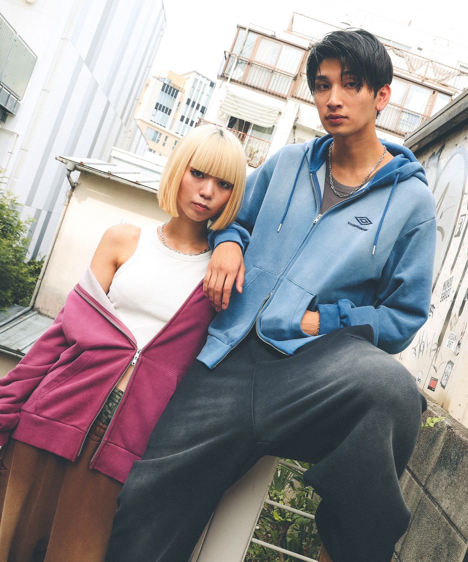 UMBRO アンブロ × Younger Song ヤンガーソング コラボ ジップアップ パーカー 裏毛 MD27-LHD03 ムラサキスポーツ限定(BLACK-M)