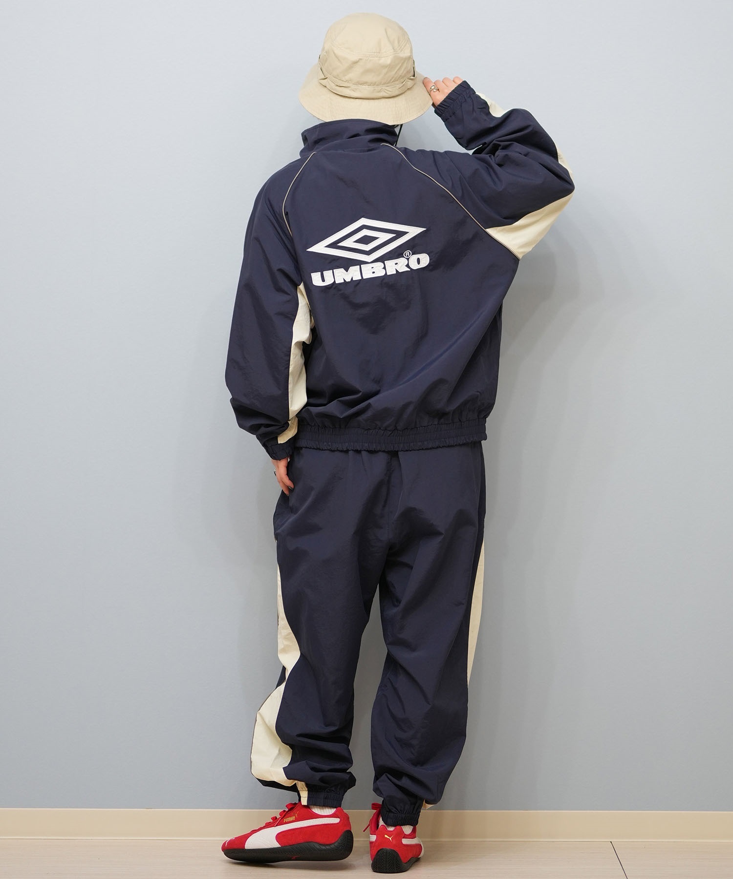かっこいい アンブロ スウェットトラック上下黒×レッドOサイズ
