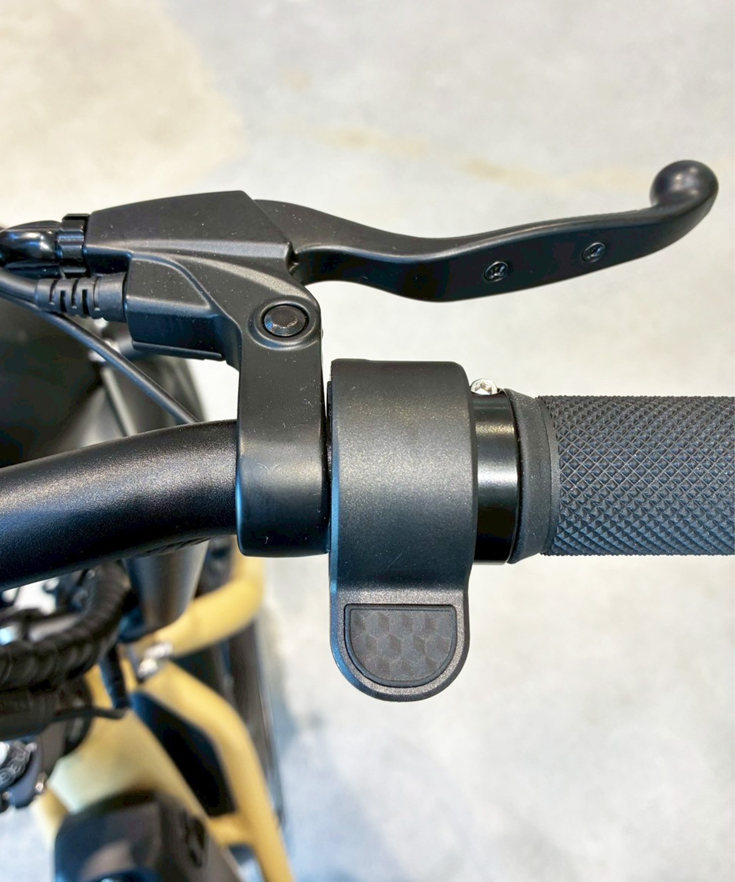 自転車 当店試乗車に新しい車両が仲間入りしました 特定小型原付