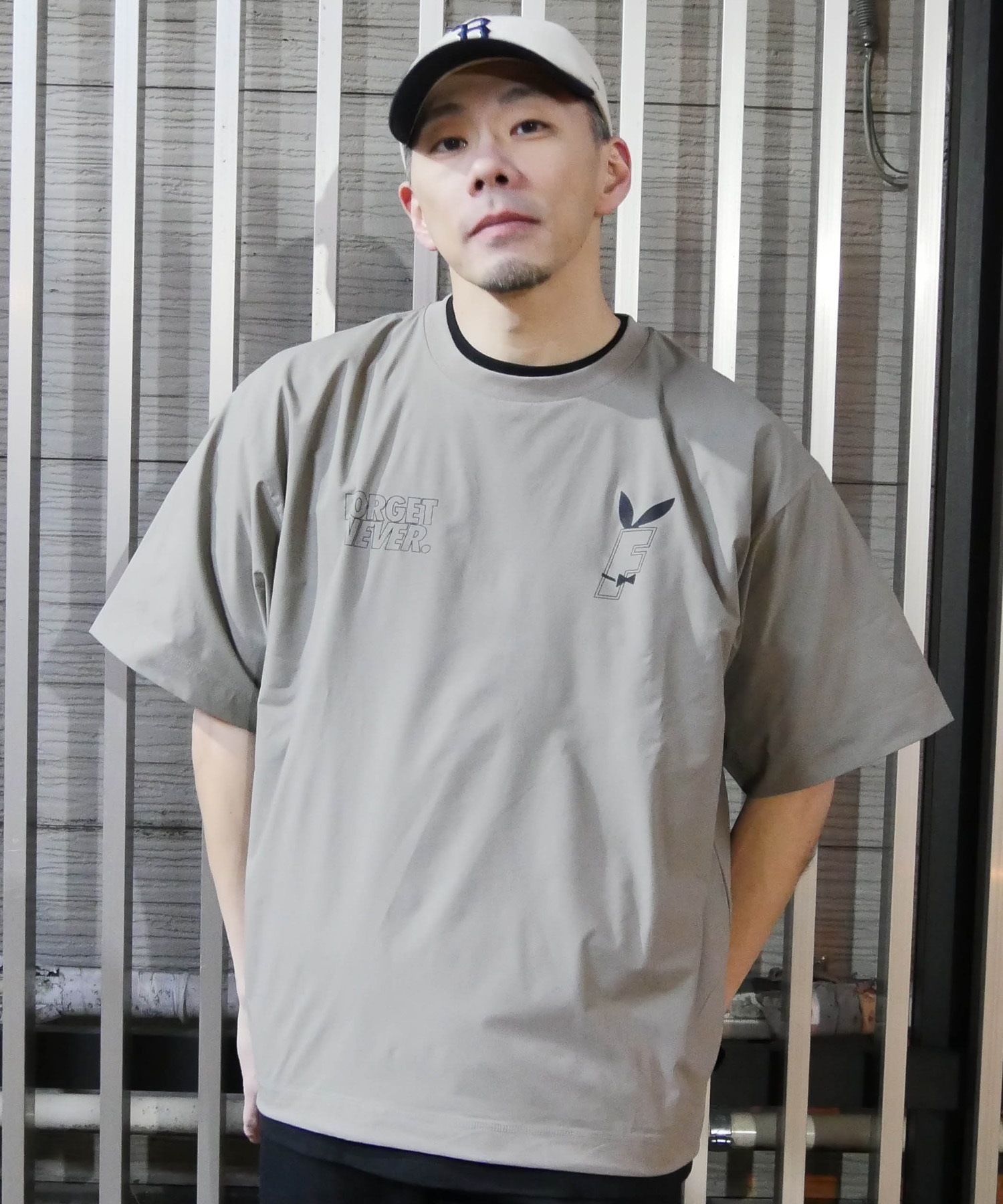 FORGET NEVER フォーゲットネバー 半袖 Tシャツ メンズ バックプリント オーバーサイズ 252OO1ST633FN ムラサキスポーツ限定(BLK-M)