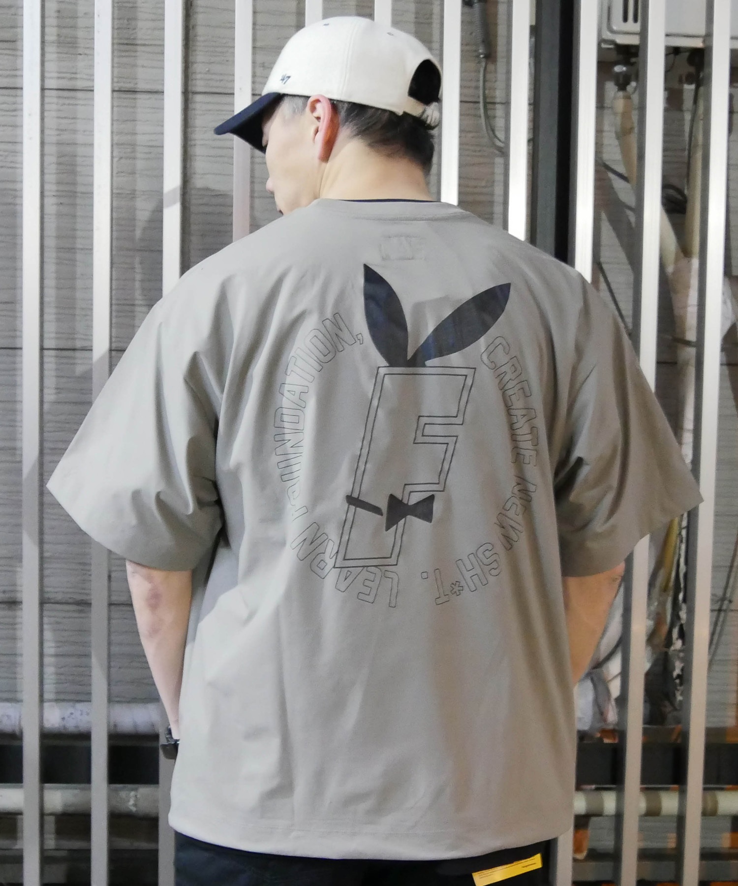 FORGET NEVER フォーゲットネバー 半袖 Tシャツ メンズ バックプリント オーバーサイズ 252OO1ST633FN ムラサキスポーツ限定(BLK-M)