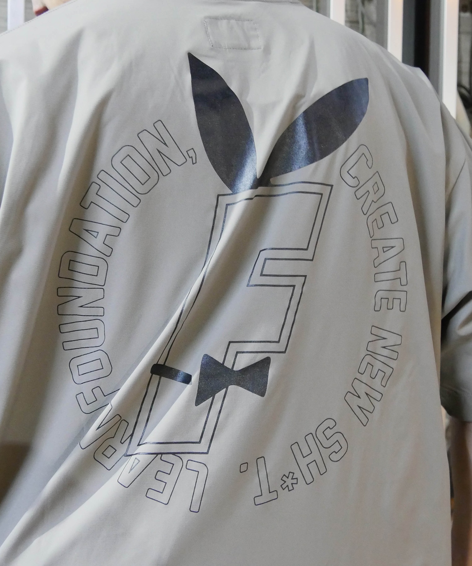 FORGET NEVER フォーゲットネバー 半袖 Tシャツ メンズ バックプリント オーバーサイズ 252OO1ST633FN ムラサキスポーツ限定(BLK-M)