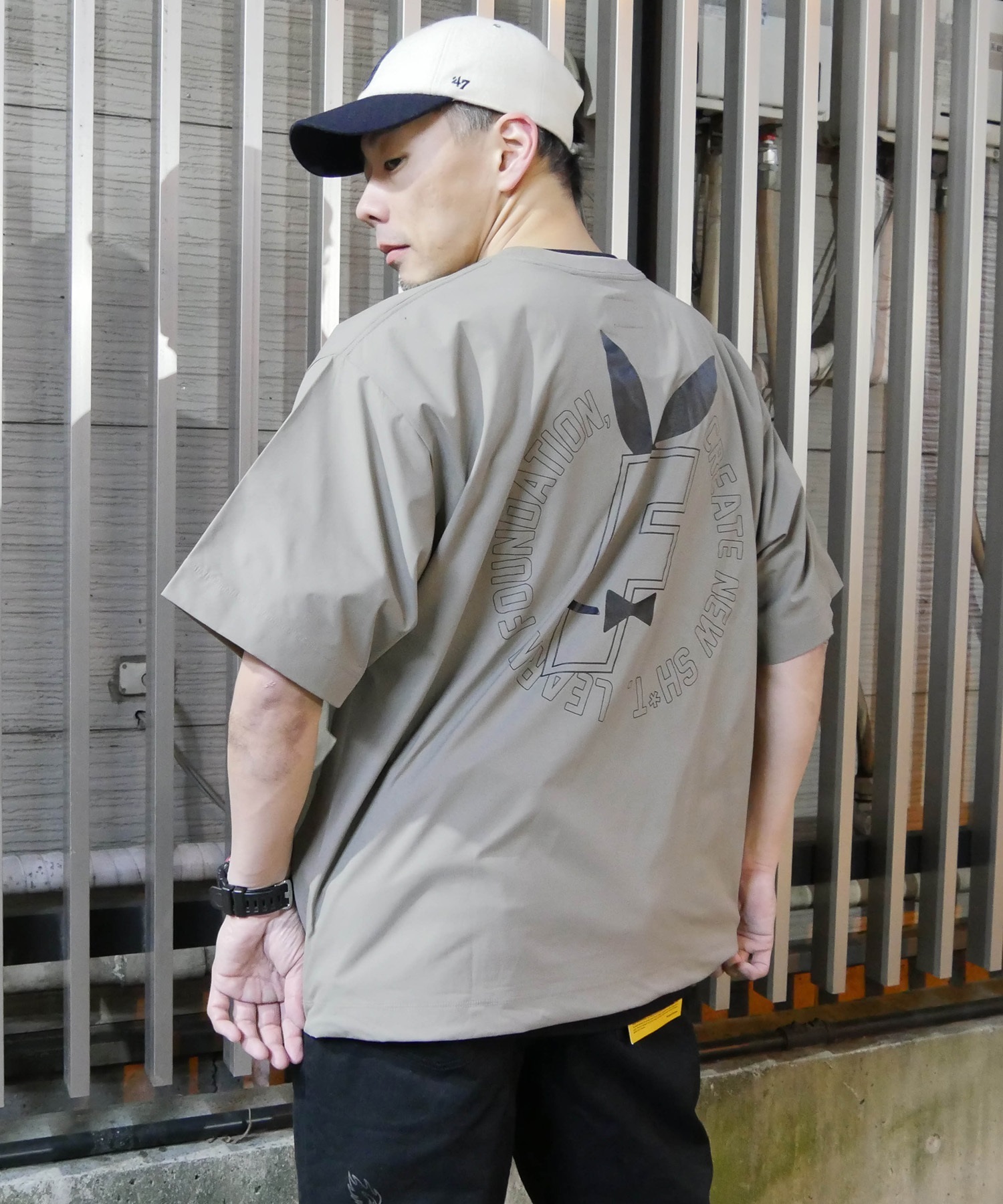 FORGET NEVER フォーゲットネバー 半袖 Tシャツ メンズ バックプリント オーバーサイズ 252OO1ST633FN ムラサキスポーツ限定(BLK-M)