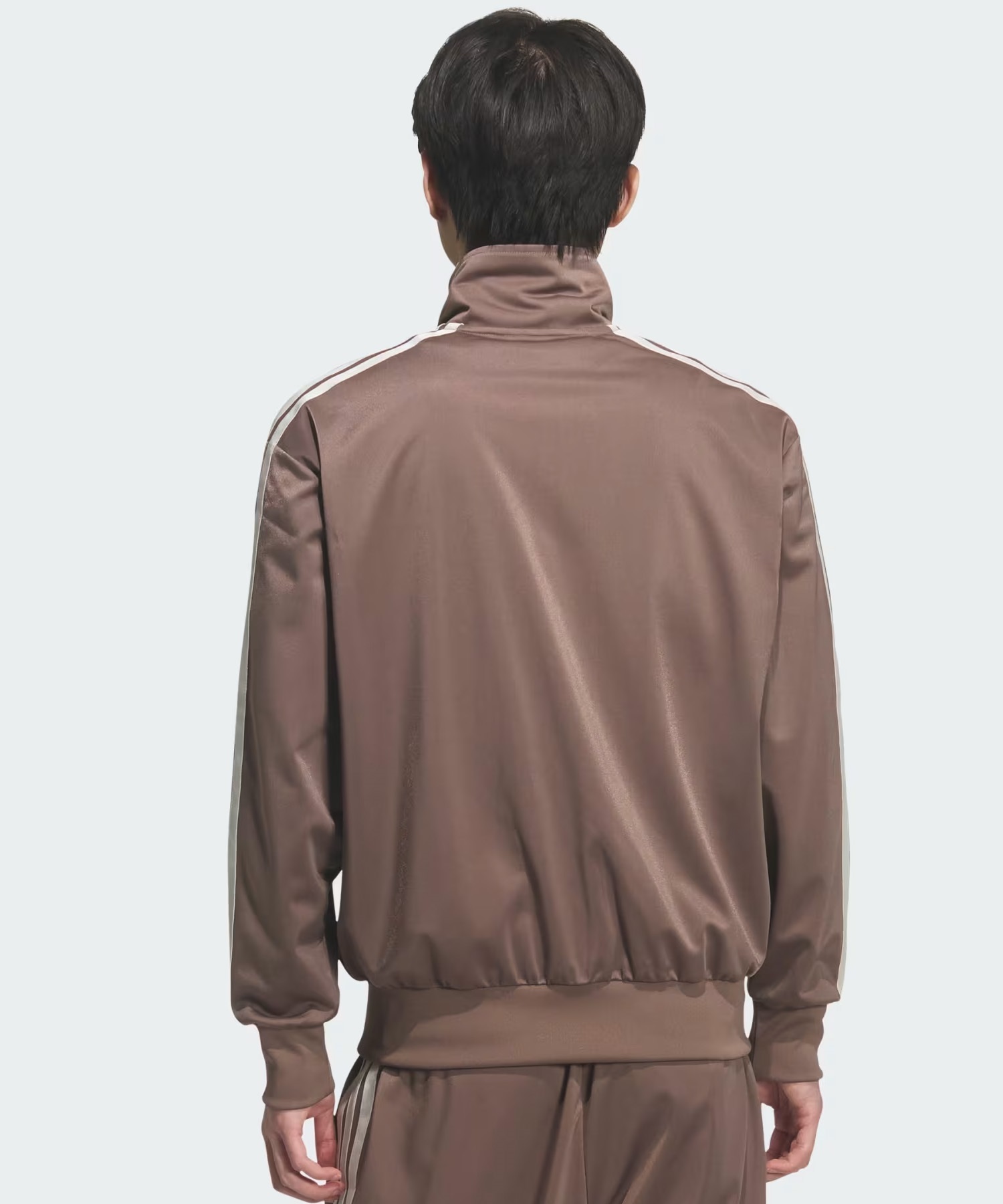アディダスのジャージ SST_IX7622_db03_laydown_hover.jpg