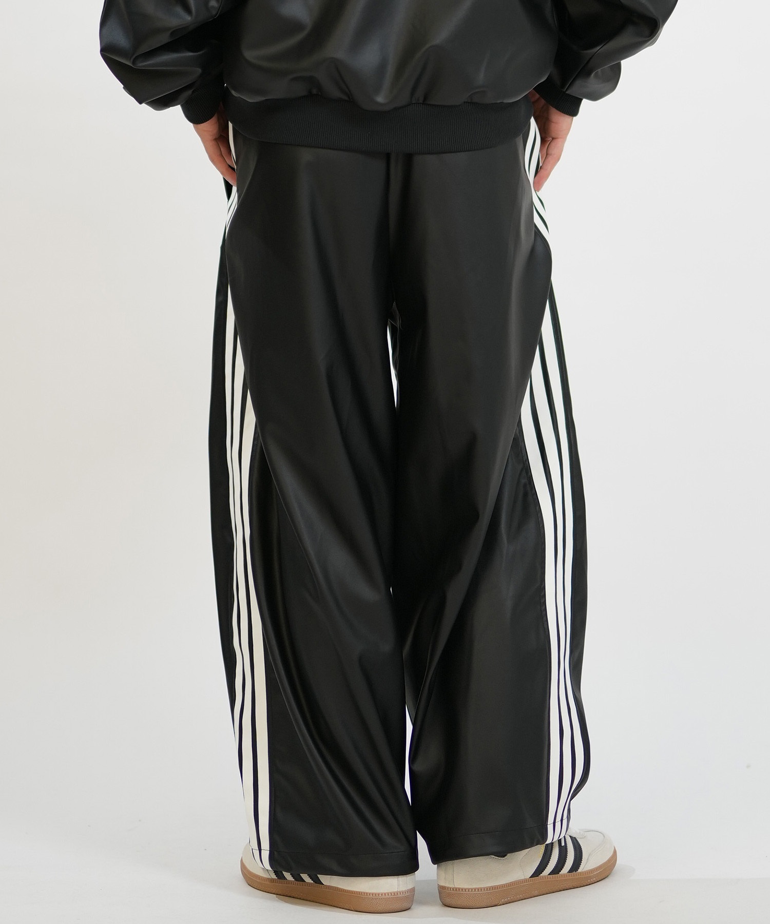 adidas アディダス ジャージ トラックパンツ メンズ レザー風