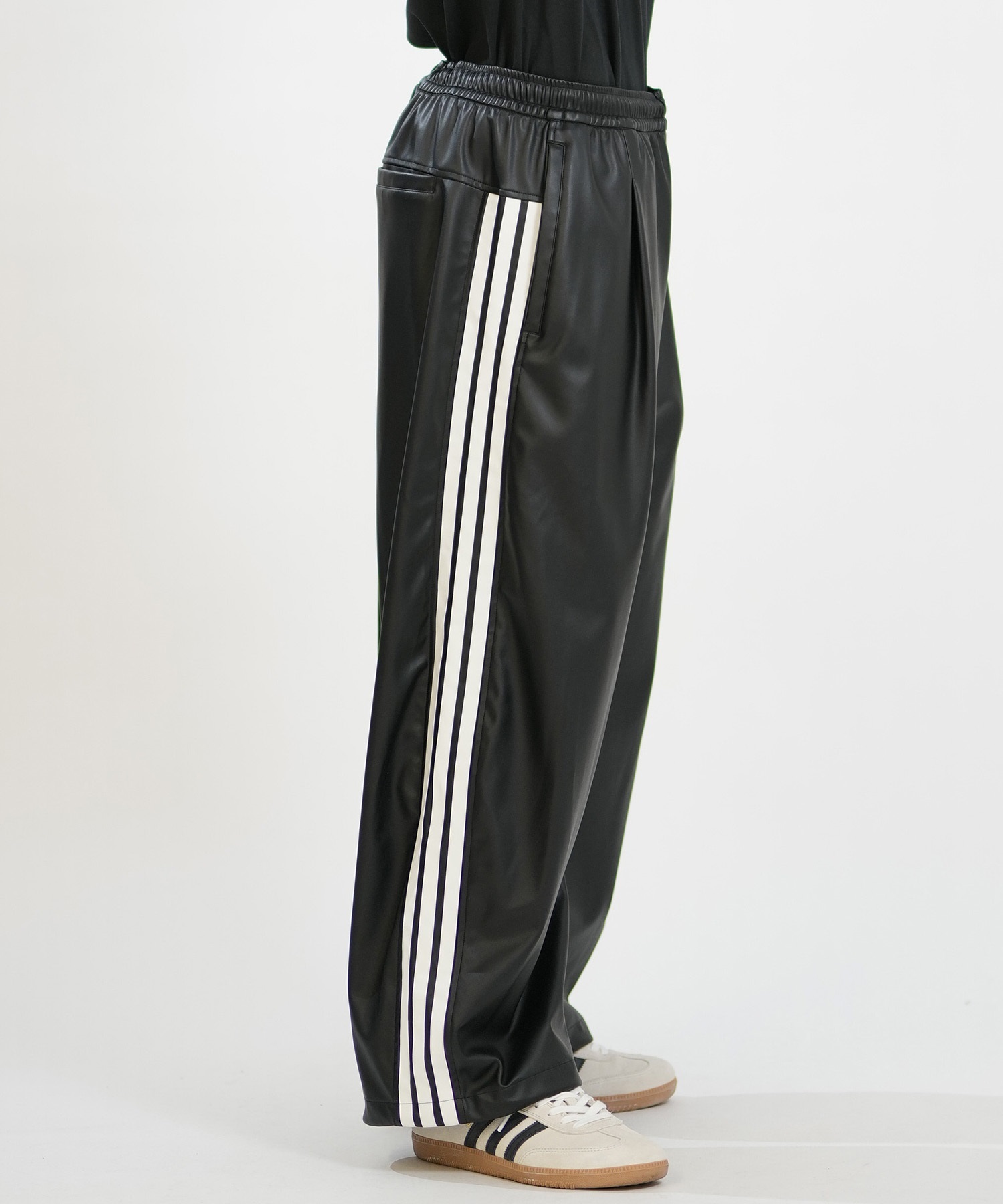 adidas アディダス ジャージ トラックパンツ メンズ レザー風