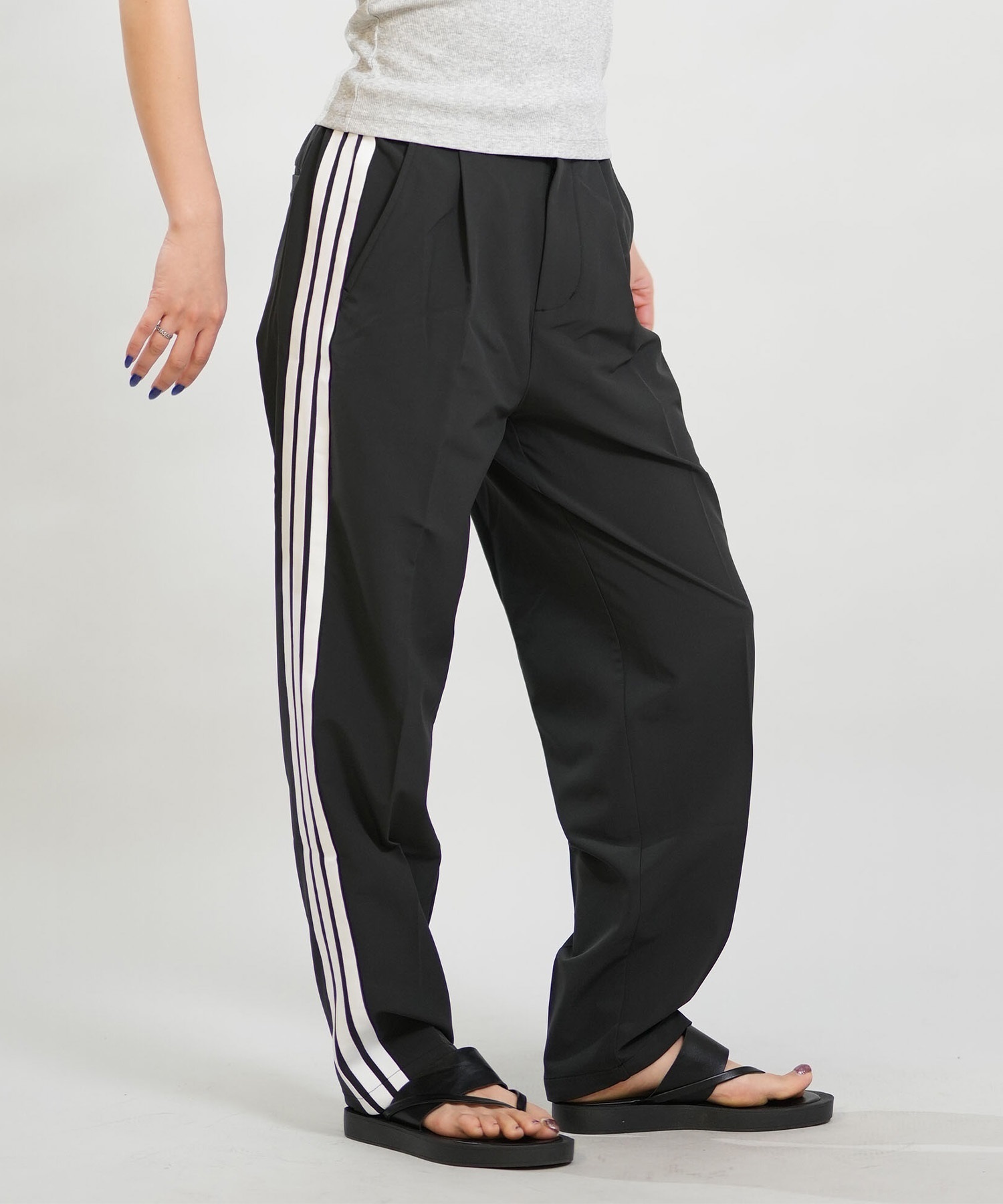 82 新品未使用 adidas x CLUBHAUS ワイドテーパードパンツ adidas×Clubhaus テーパードパンツ ネイビー サイズ 82 adidas