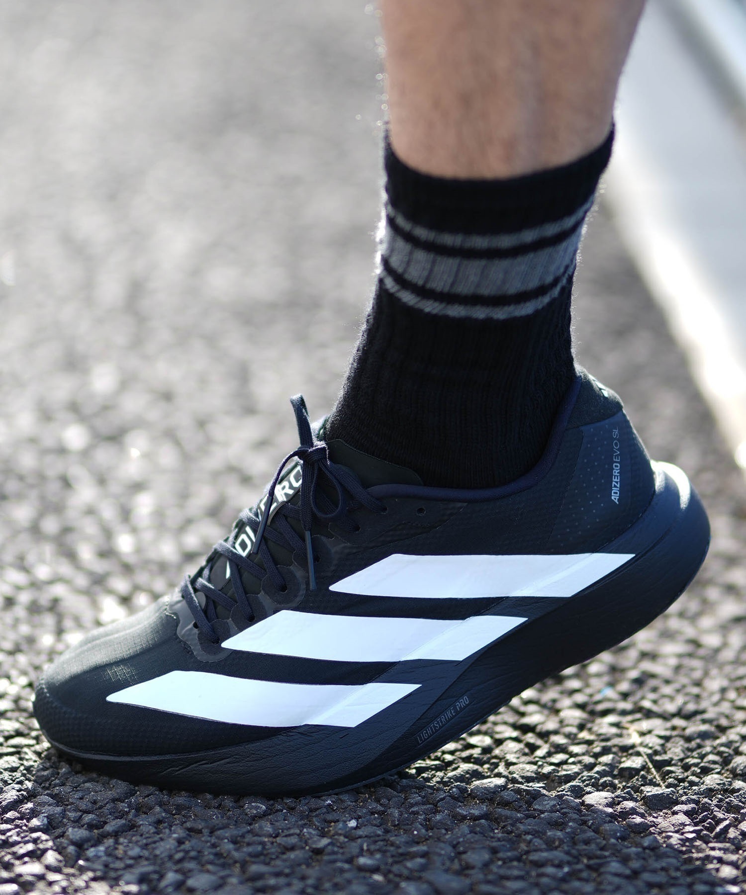 adidas アディダス スニーカー メンズ ランニング 厚底 Adizero EVO SL WOVEN M アディゼロ JR4728(BK/WT-26.0cm)