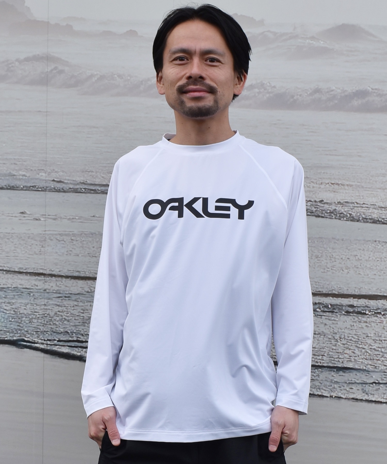 FOX メンズ　長袖ラッシュガード BR【S】新品未使用　タグ付 OAKLEY オークリー 水着 ラッシュガード 長袖 Tシャツ ロンT メンズ