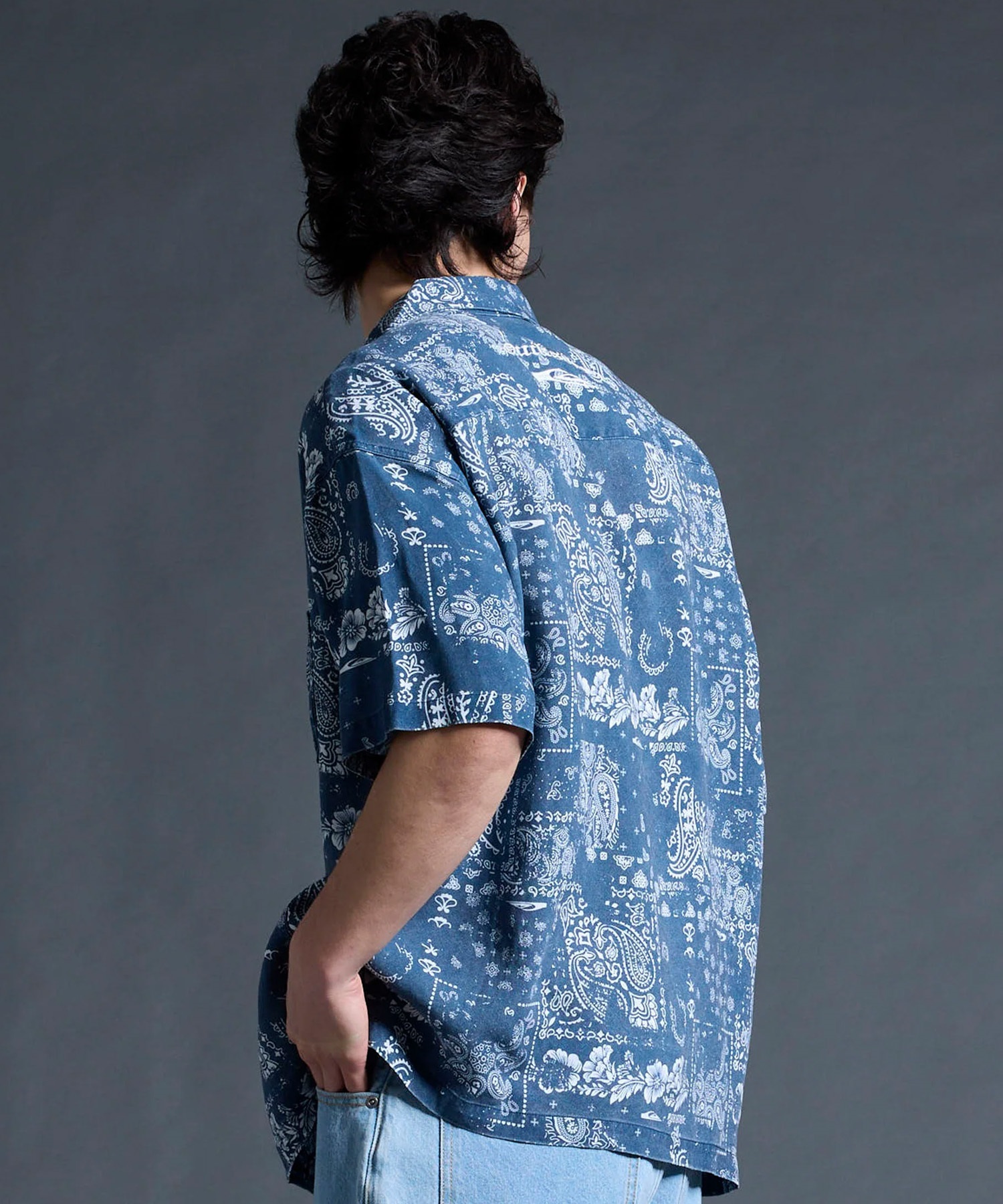 QUIKSILVER クイックシルバー 半袖 シャツ メンズ ペイズリー柄