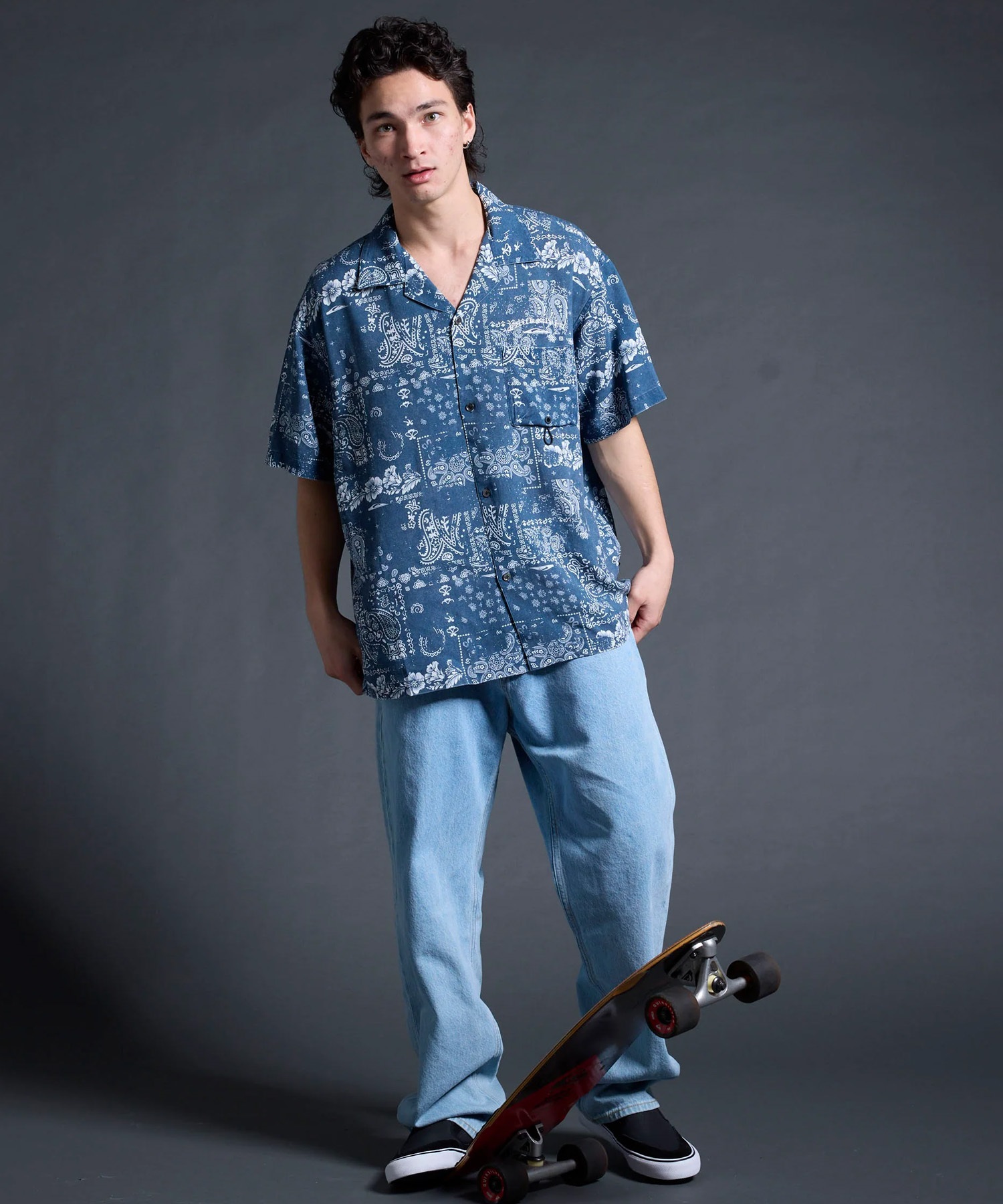 QUIKSILVER クイックシルバー 半袖 シャツ メンズ ペイズリー柄