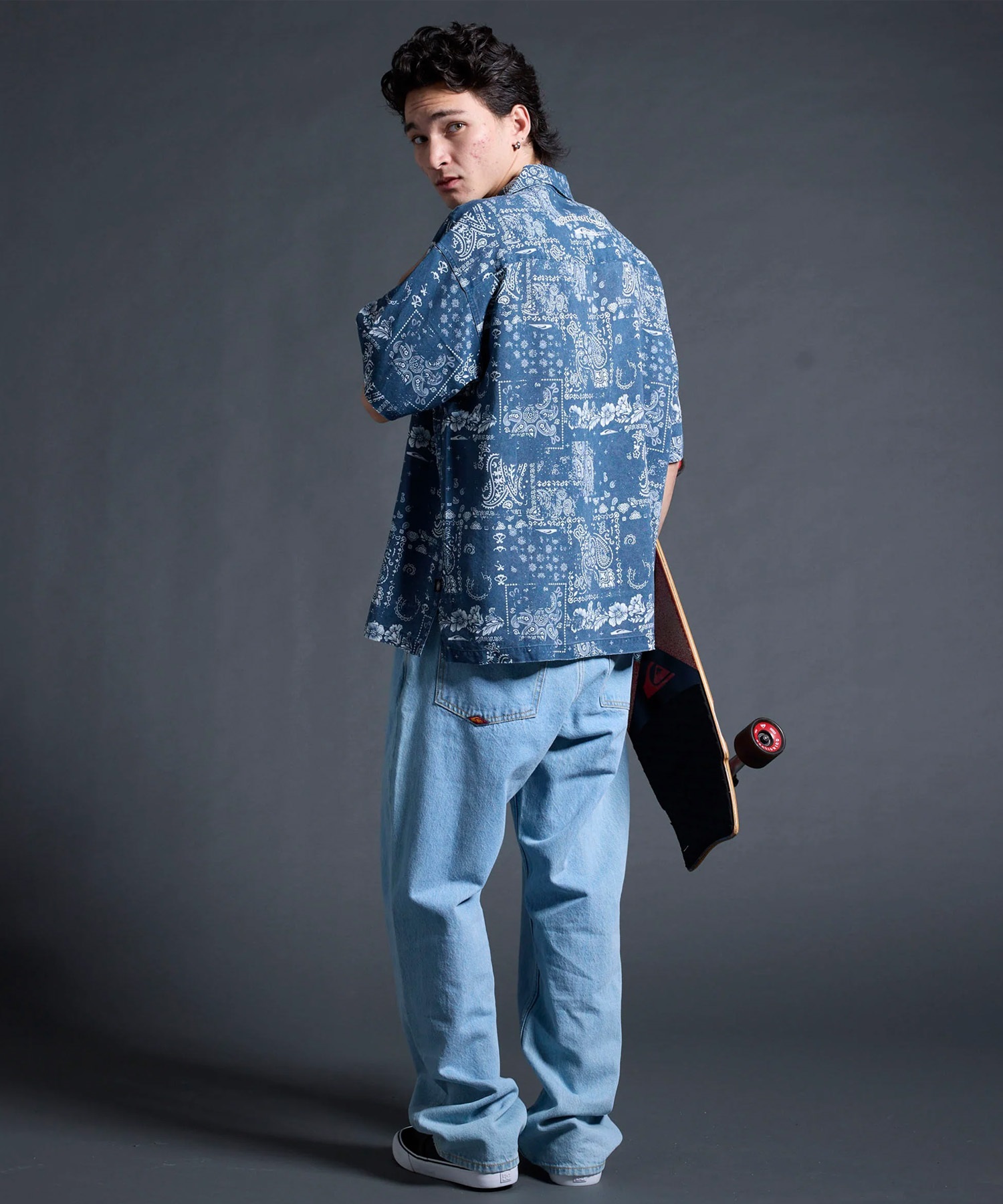 QUIKSILVER クイックシルバー 半袖 シャツ メンズ ペイズリー柄